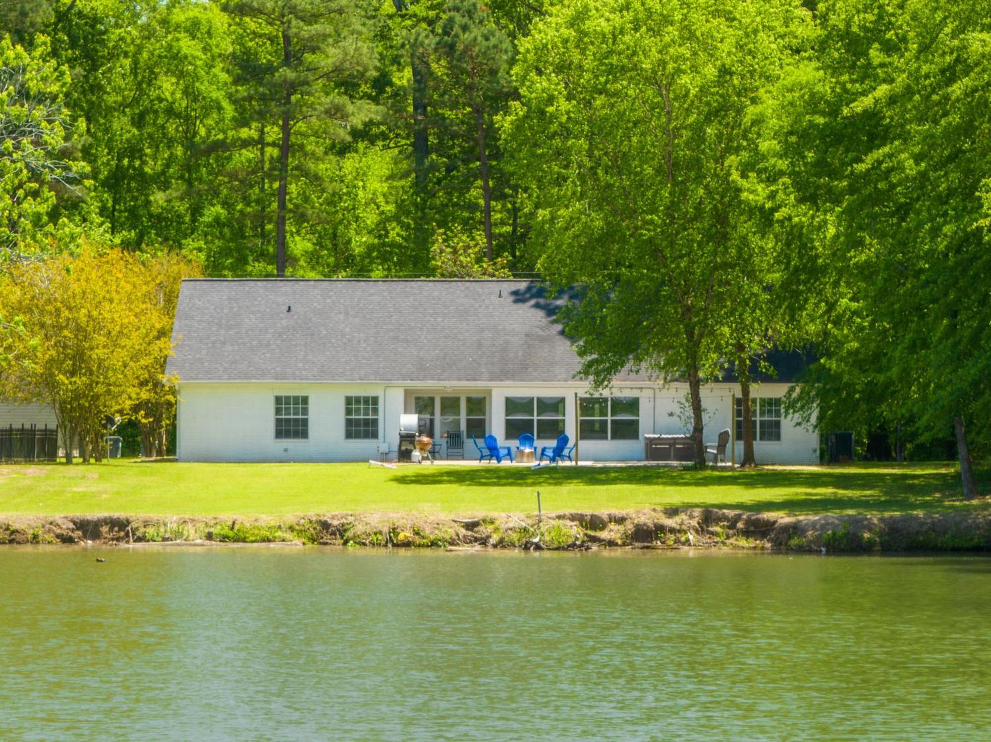 Holiday home Lakeside Haven With Hot Tub