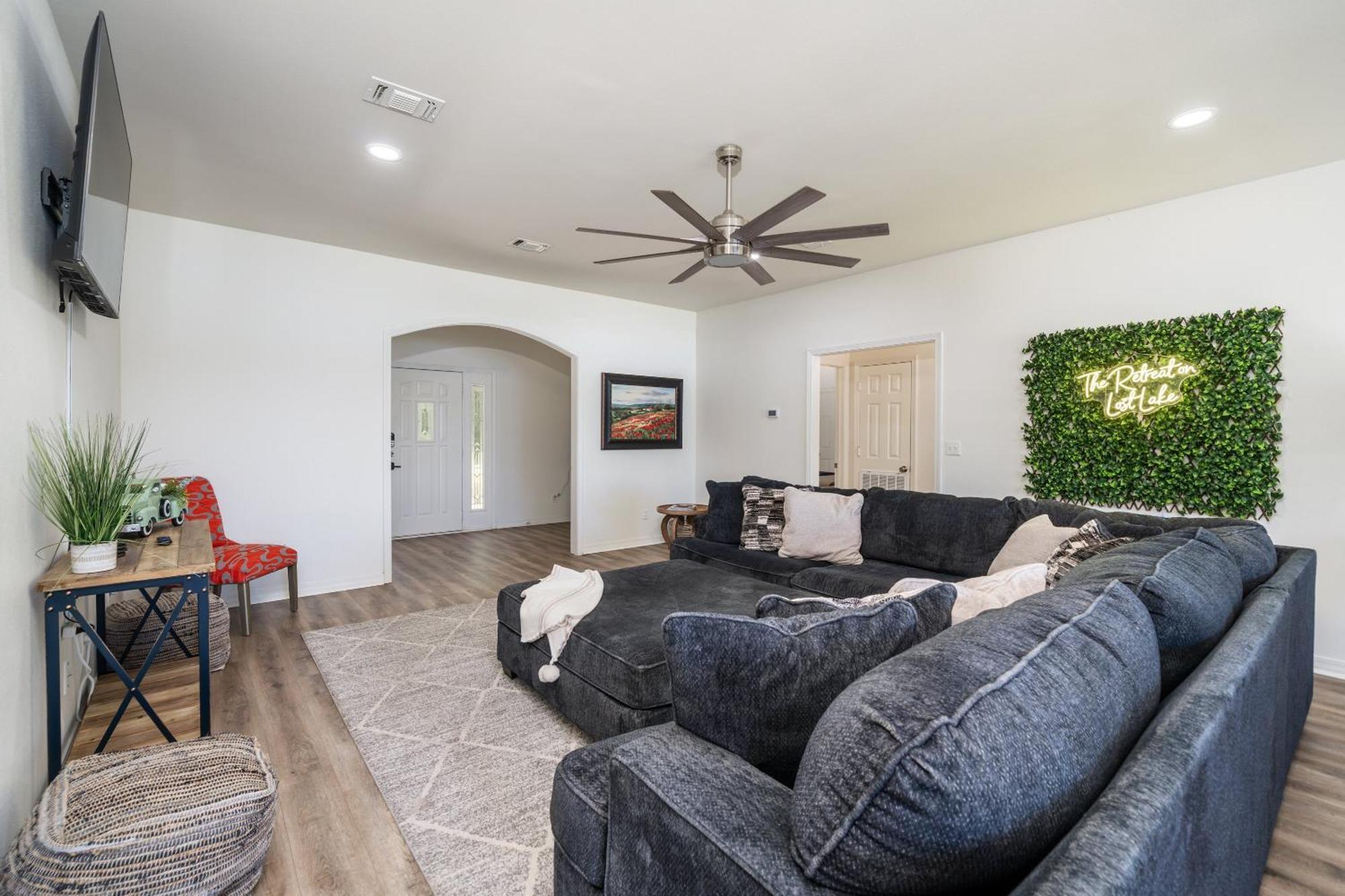 Lakeside Haven With Hot Tub Holiday home *