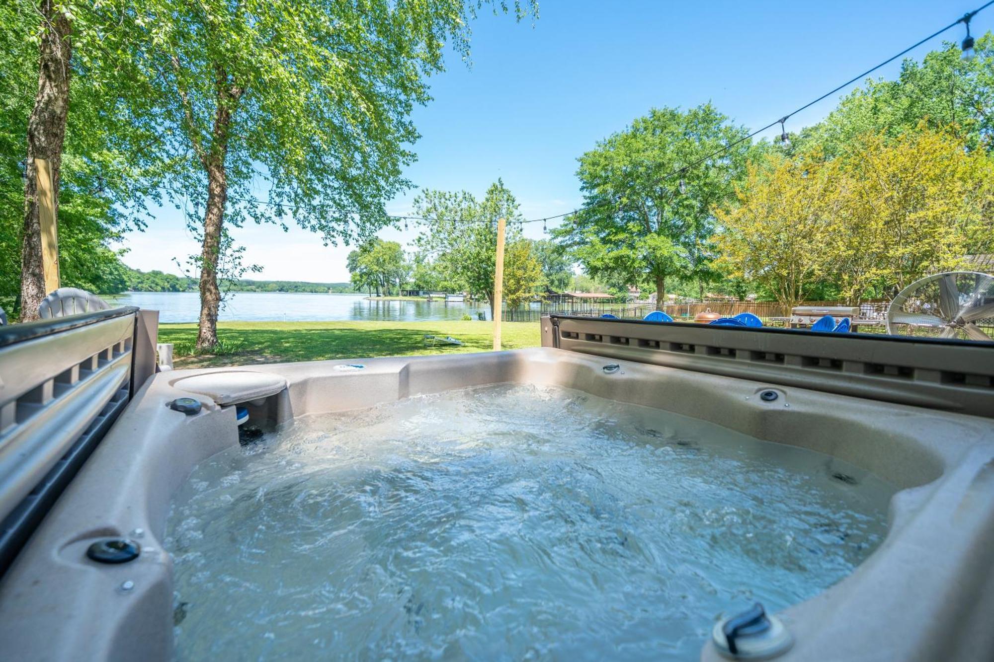 Holiday home Lakeside Haven With Hot Tub