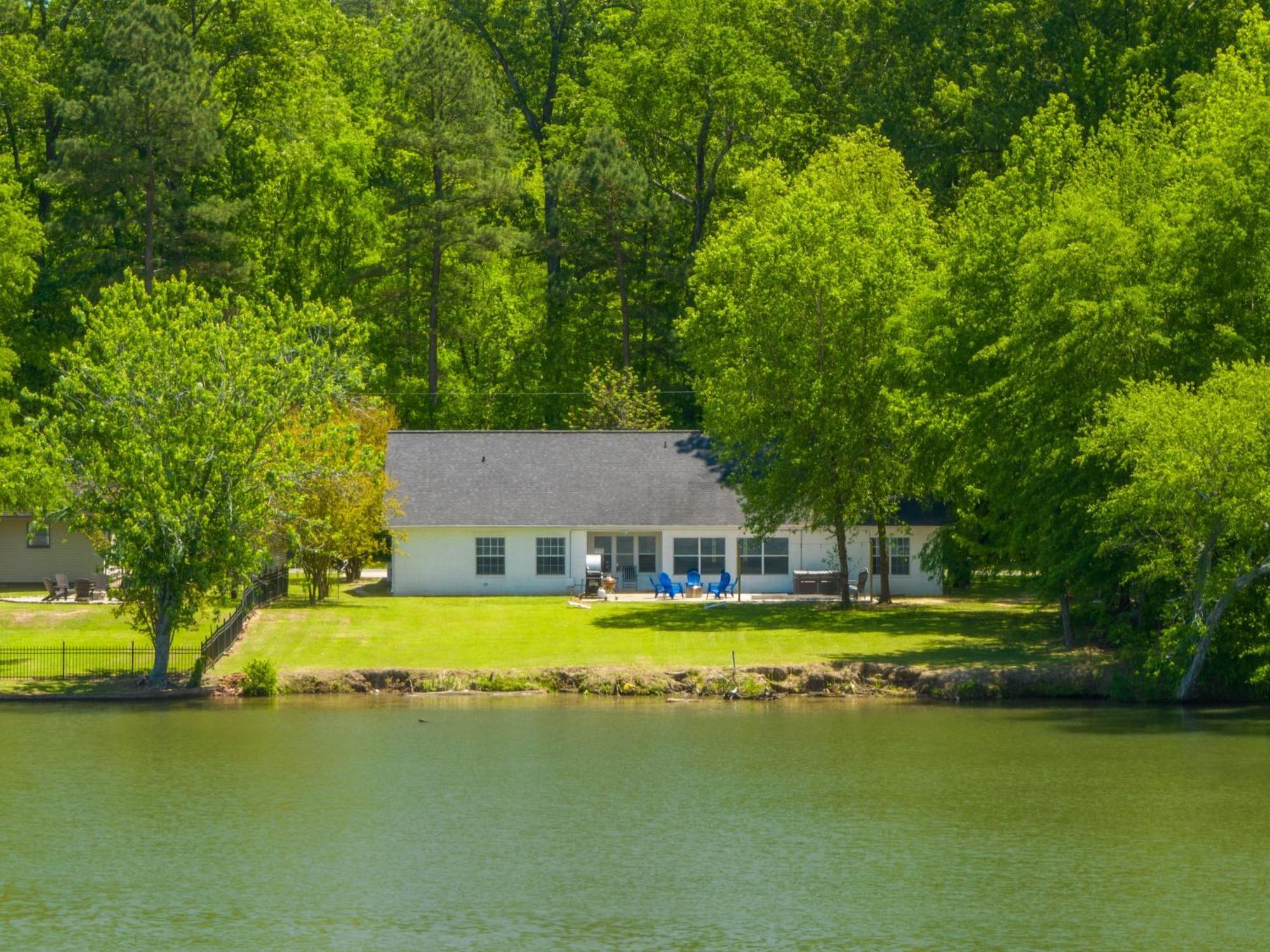 Holiday home Lakeside Haven With Hot Tub Hot Springs