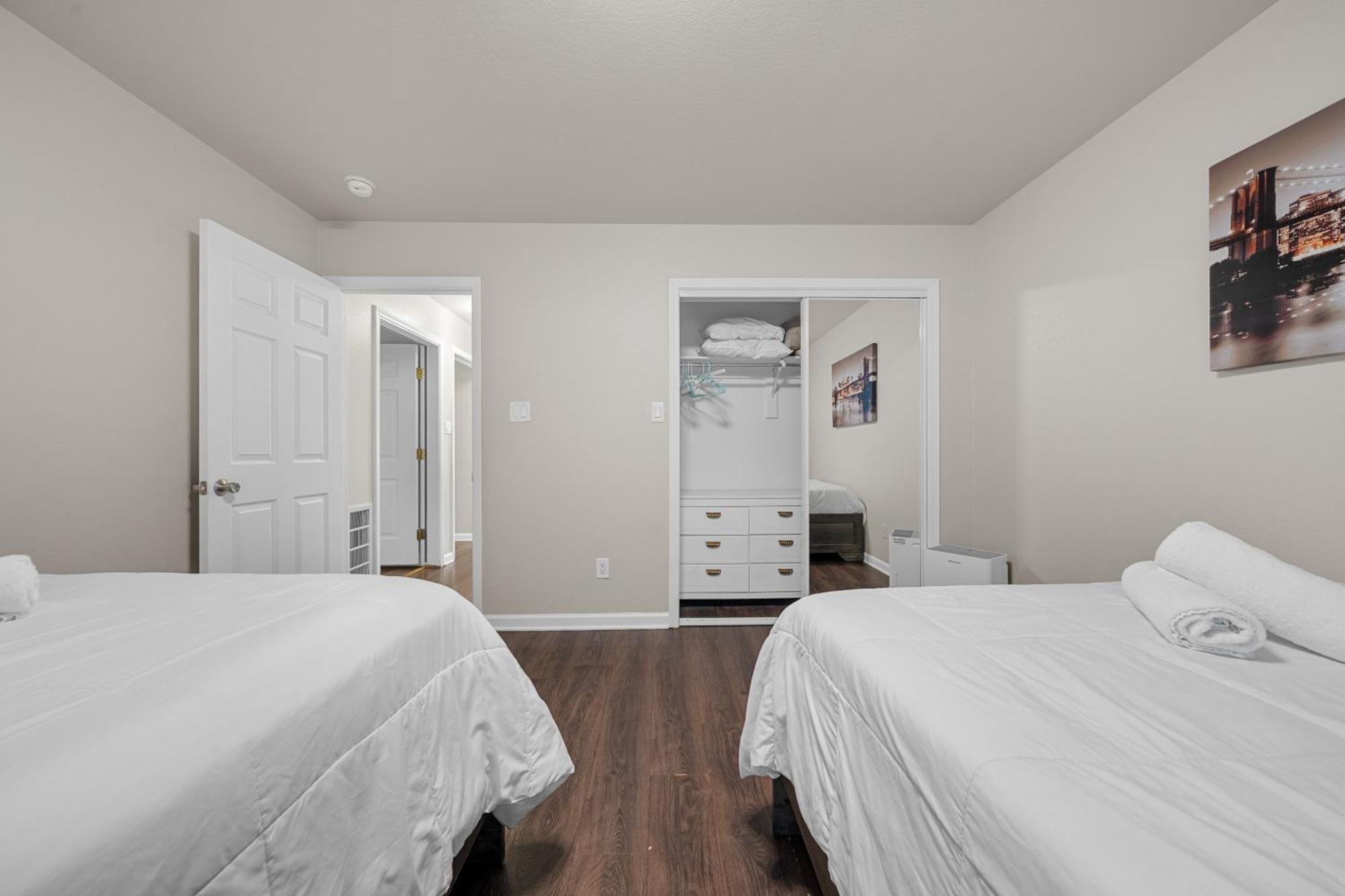 Rockwell Retreat - Pool, Hot Tub, Sleeps 18+ Holiday home Hot Springs