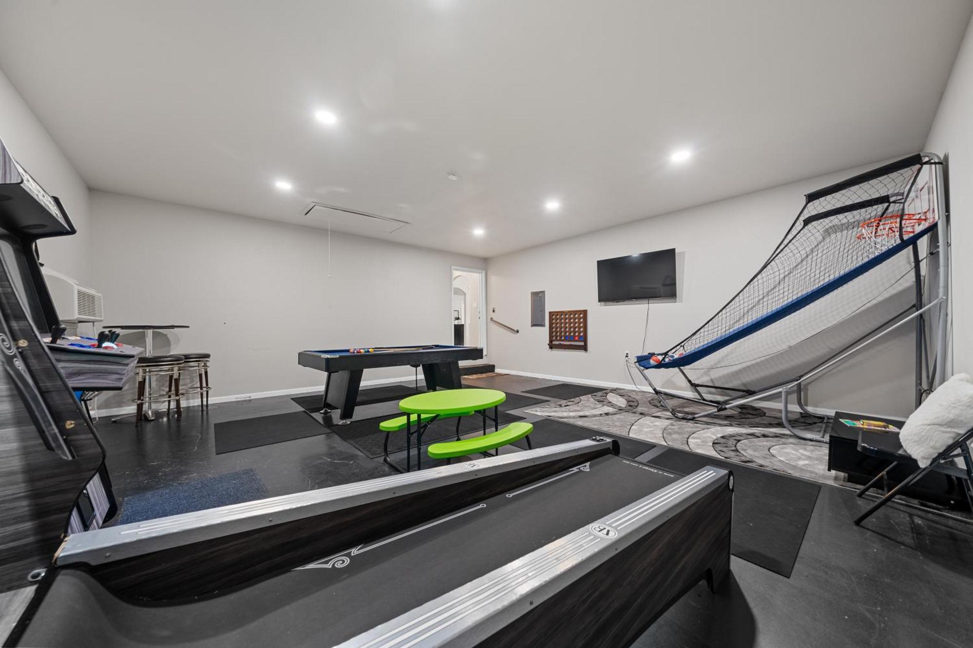 Holiday home Rockwell Retreat - Pool, Hot Tub, Sleeps 18+