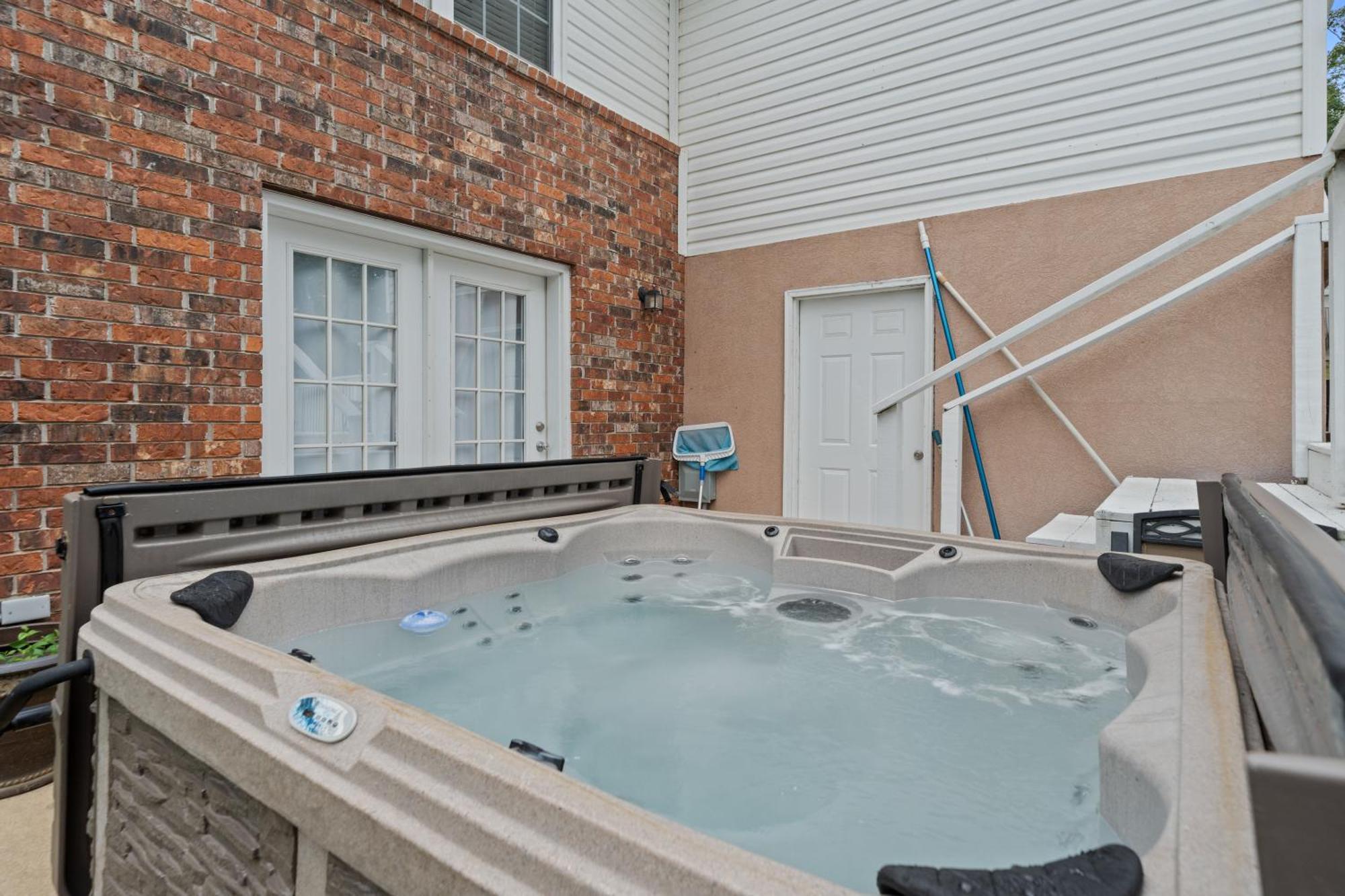 Rockwell Retreat - Pool, Hot Tub, Sleeps 18+
