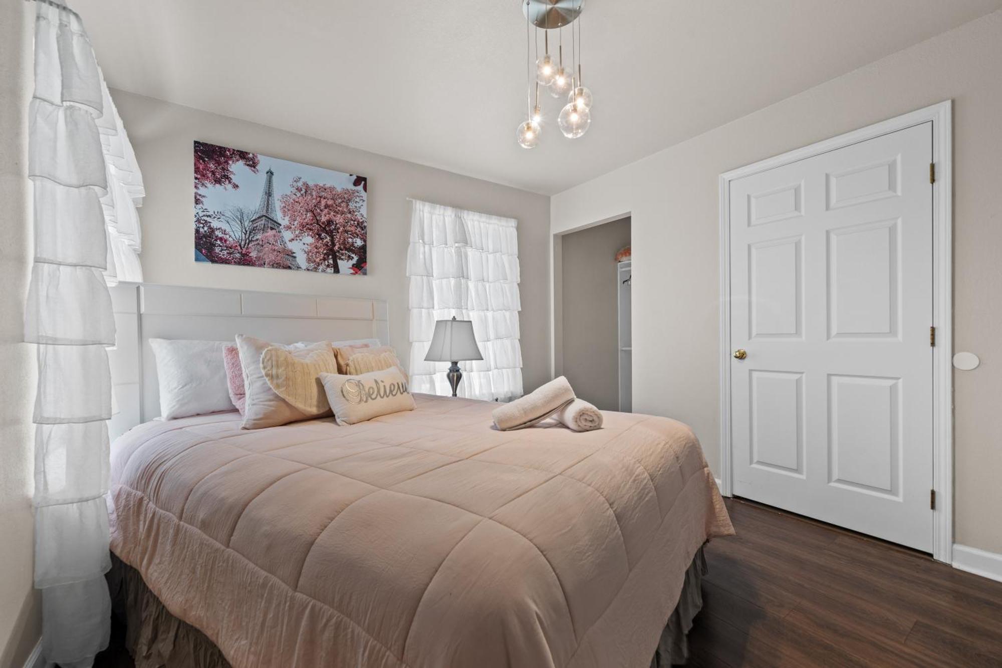 Rockwell Retreat - Pool, Hot Tub, Sleeps 18+
