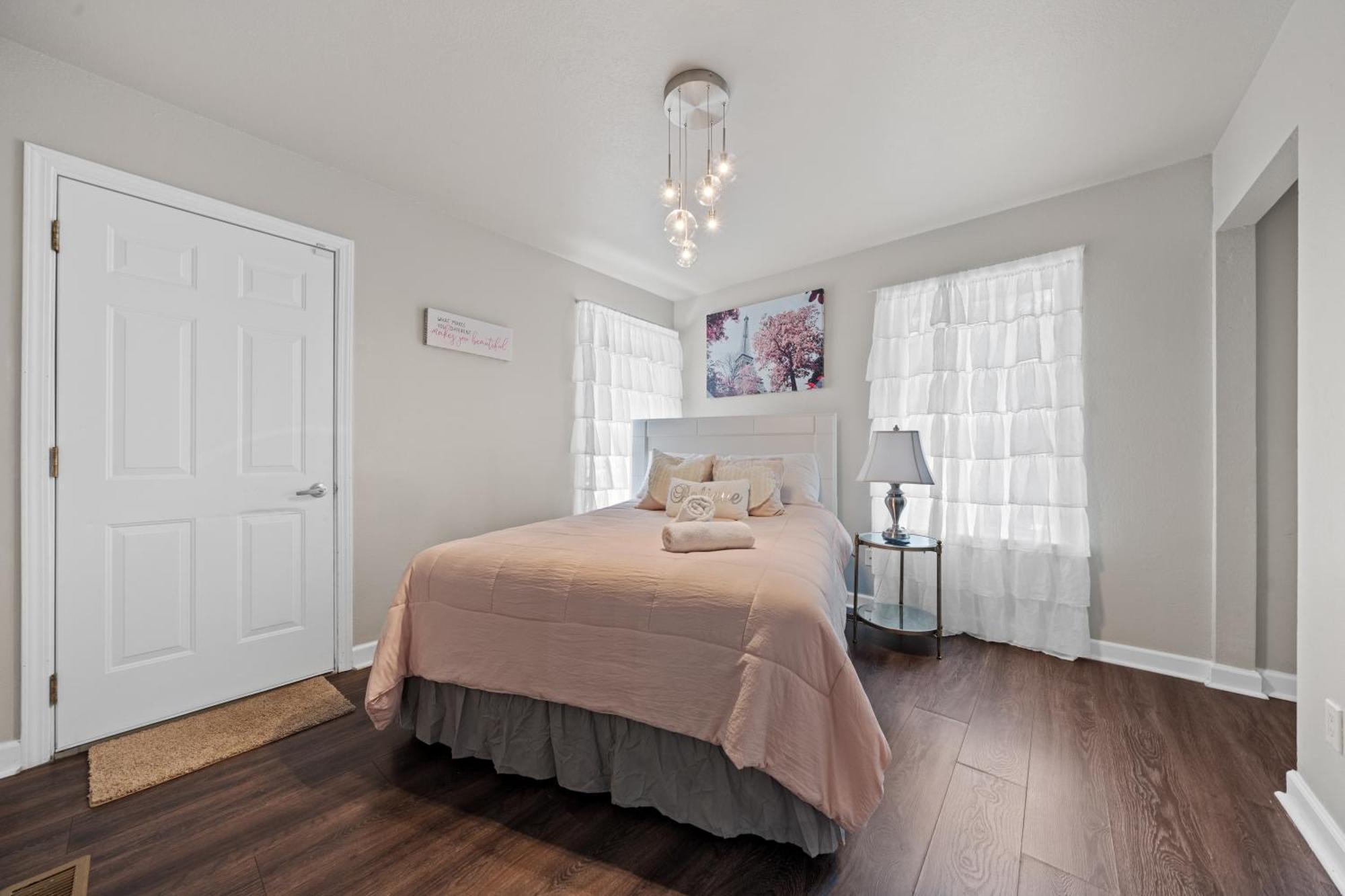 Rockwell Retreat - Pool, Hot Tub, Sleeps 18+ Hot Springs