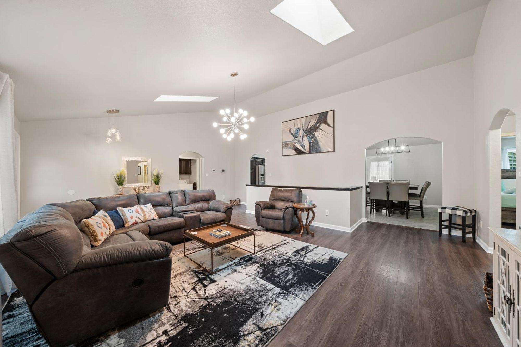 Rockwell Retreat - Pool, Hot Tub, Sleeps 18+ *