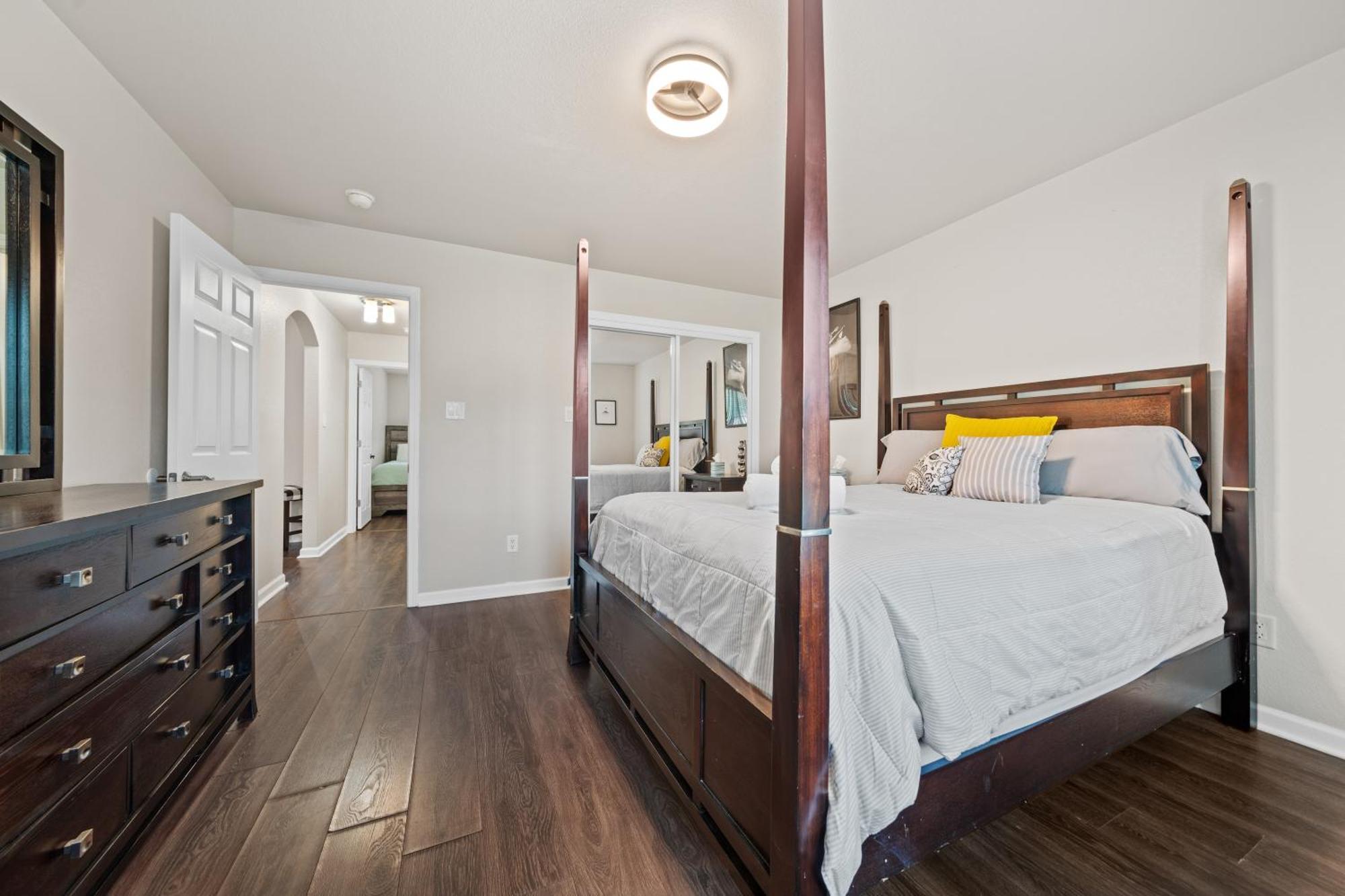 Rockwell Retreat - Pool, Hot Tub, Sleeps 18+ Holiday home *