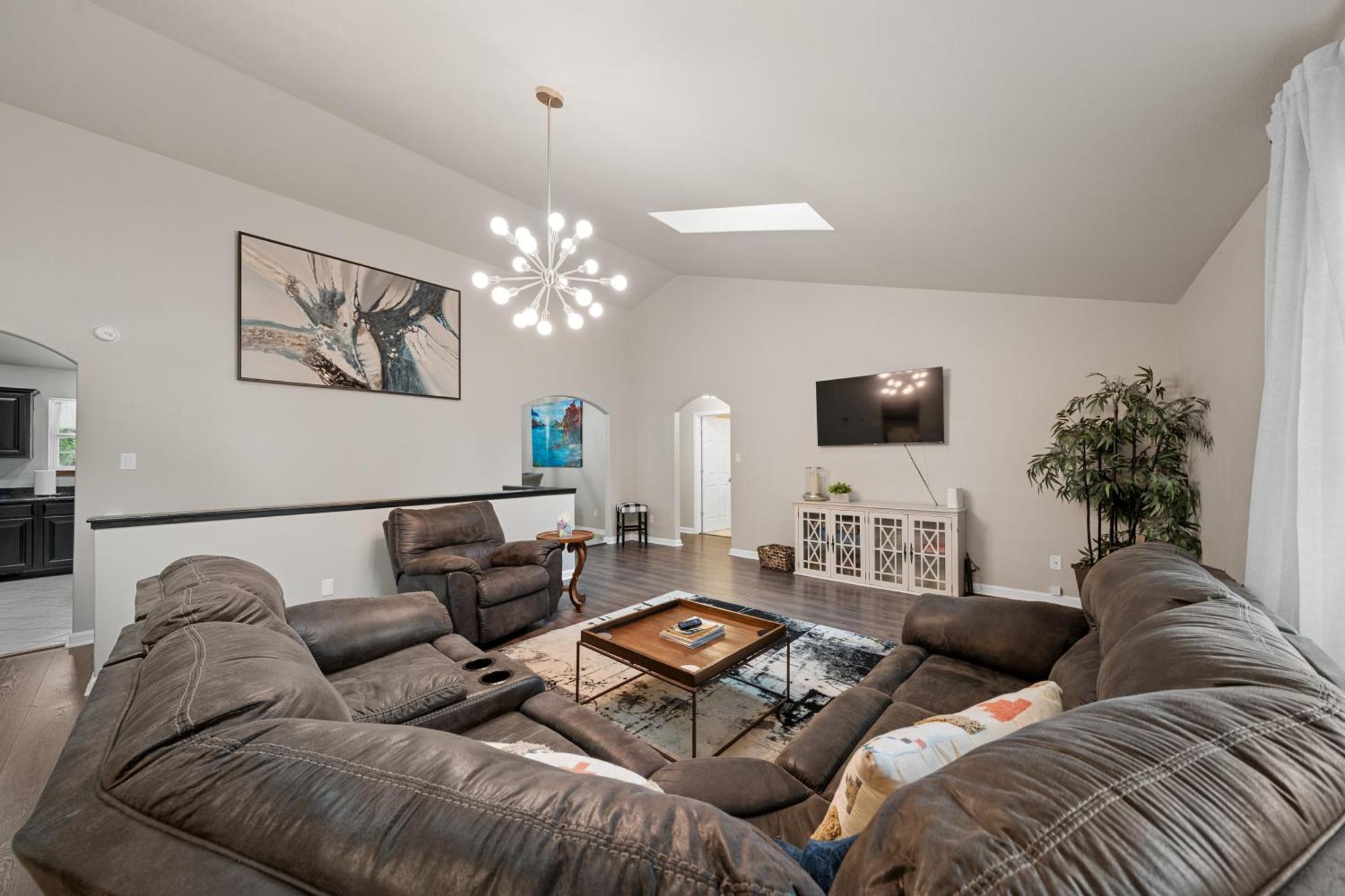 Rockwell Retreat - Pool, Hot Tub, Sleeps 18+ Holiday home