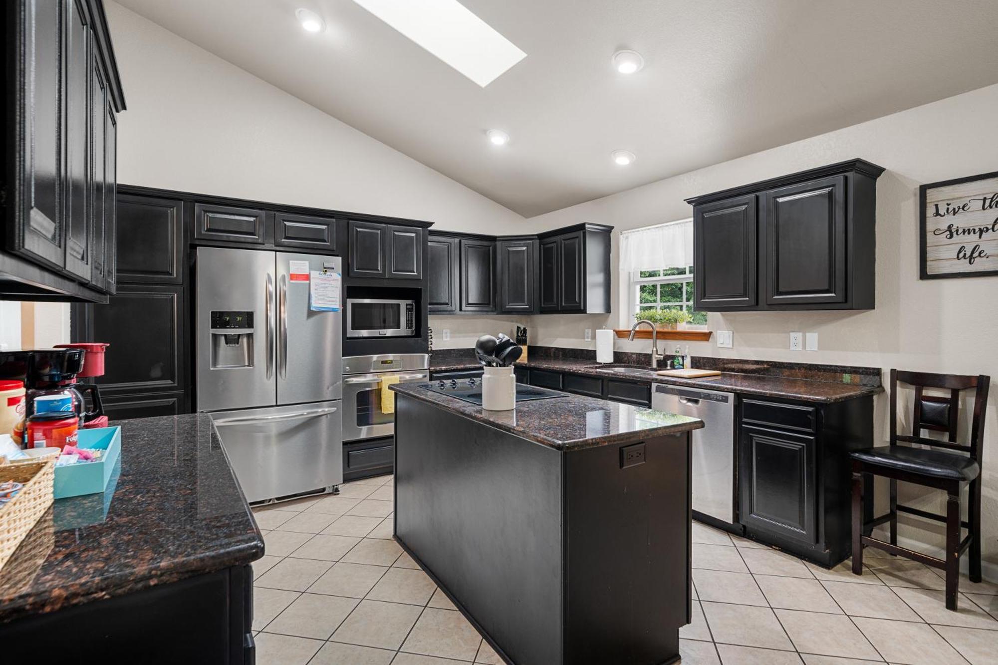 Rockwell Retreat - Pool, Hot Tub, Sleeps 18+ * Hot Springs