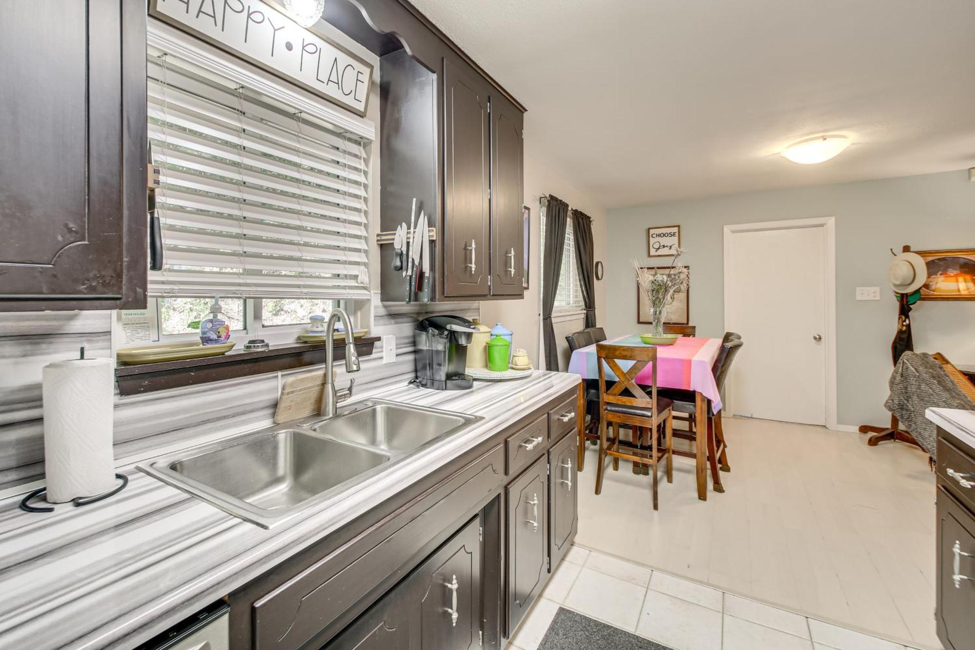 Dog-friendly About 1 Mi To Downtown