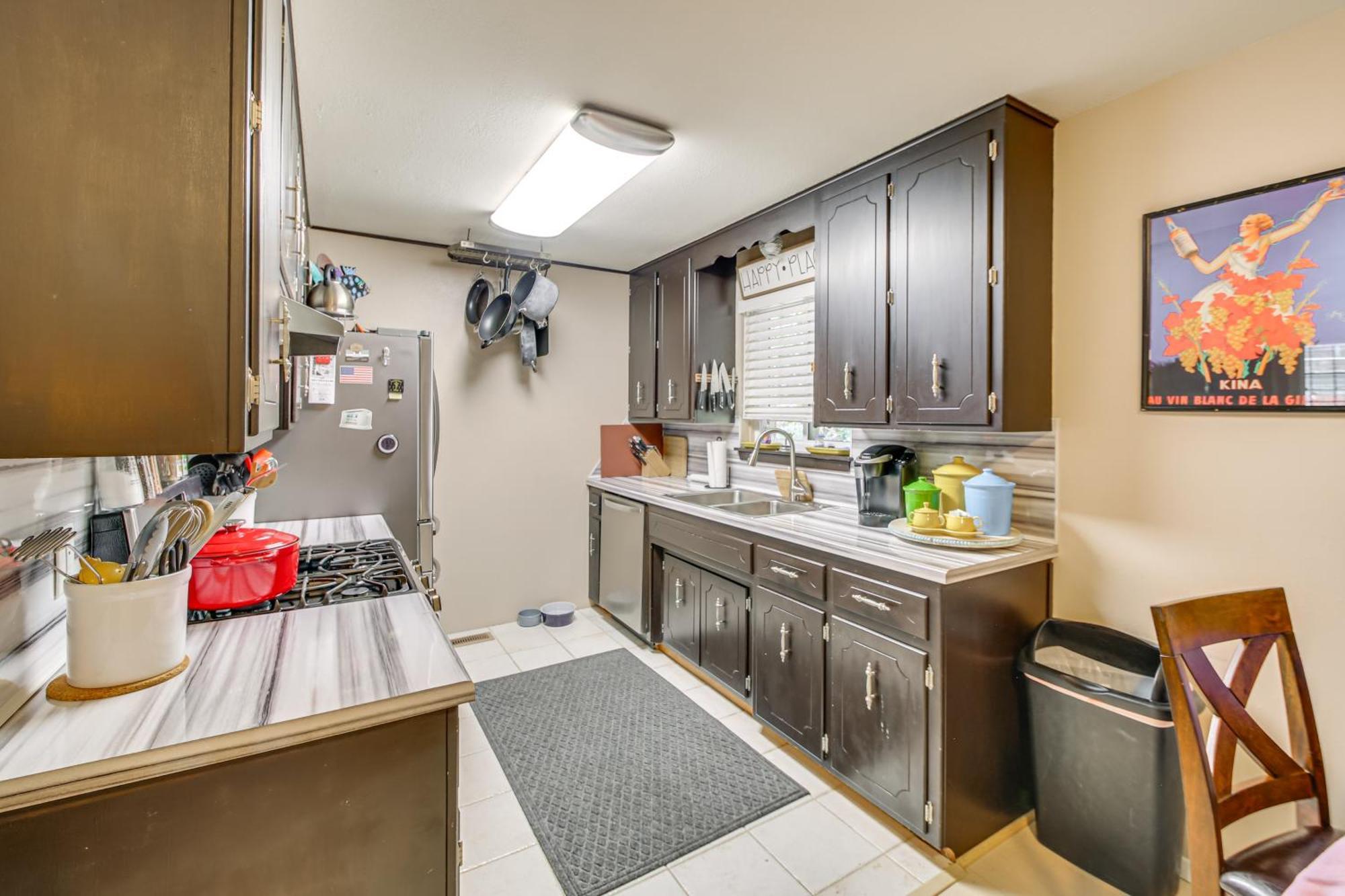 Dog-friendly About 1 Mi To Downtown *