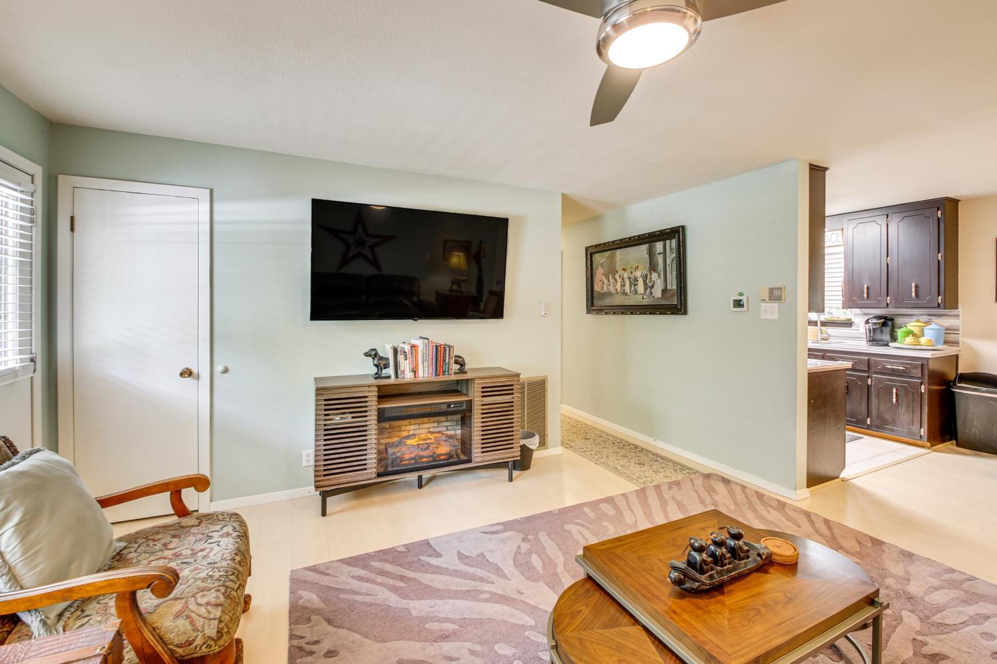 Dog-friendly About 1 Mi To Downtown Holiday home *