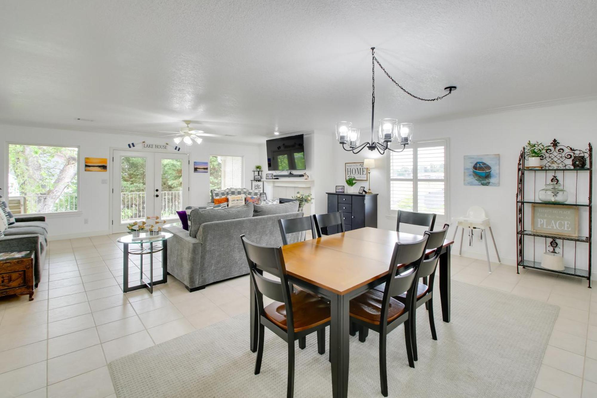 Lakefront Duplex With Shared Dock