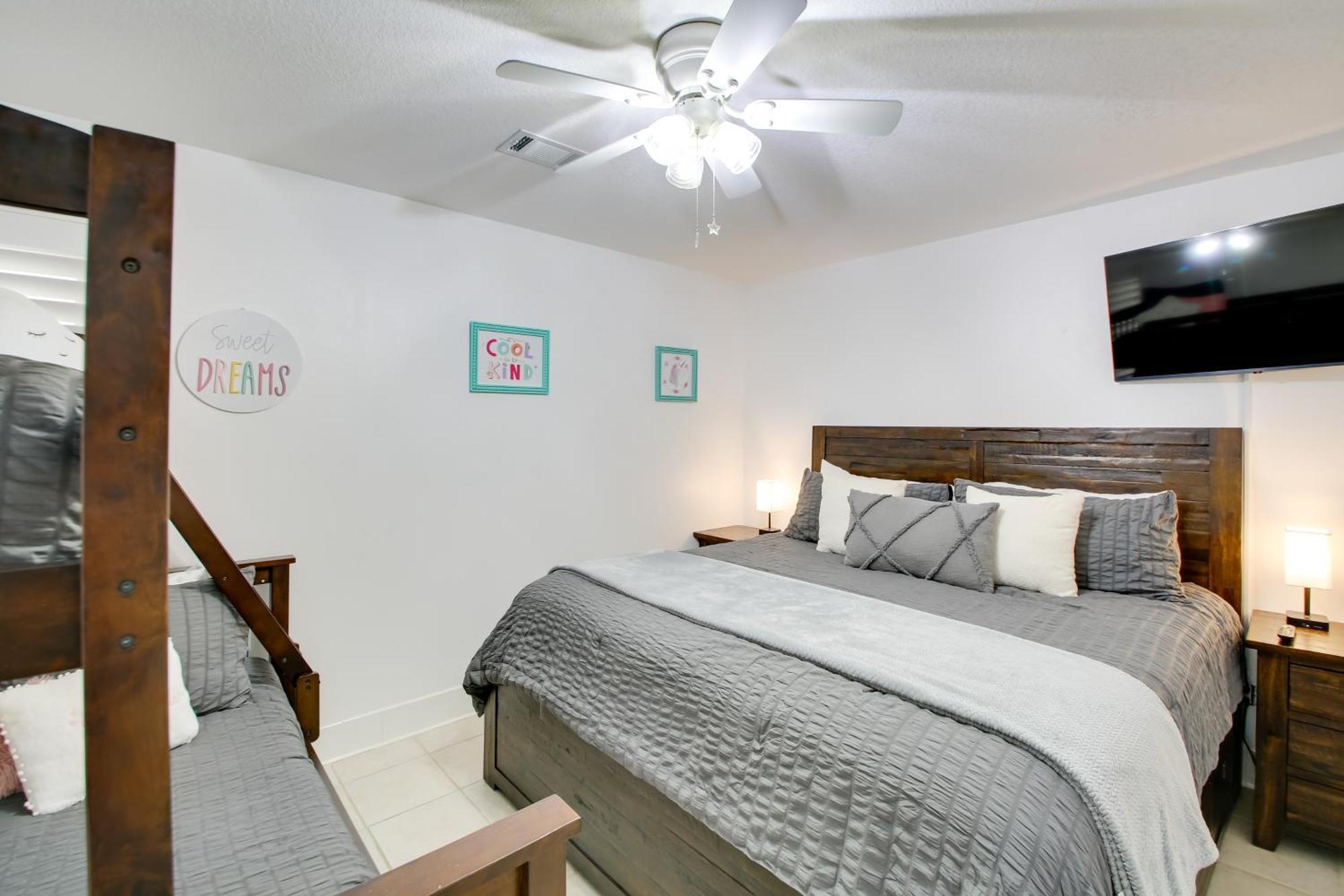Apartment Lakefront Duplex On Hamilton With Boat Slip!