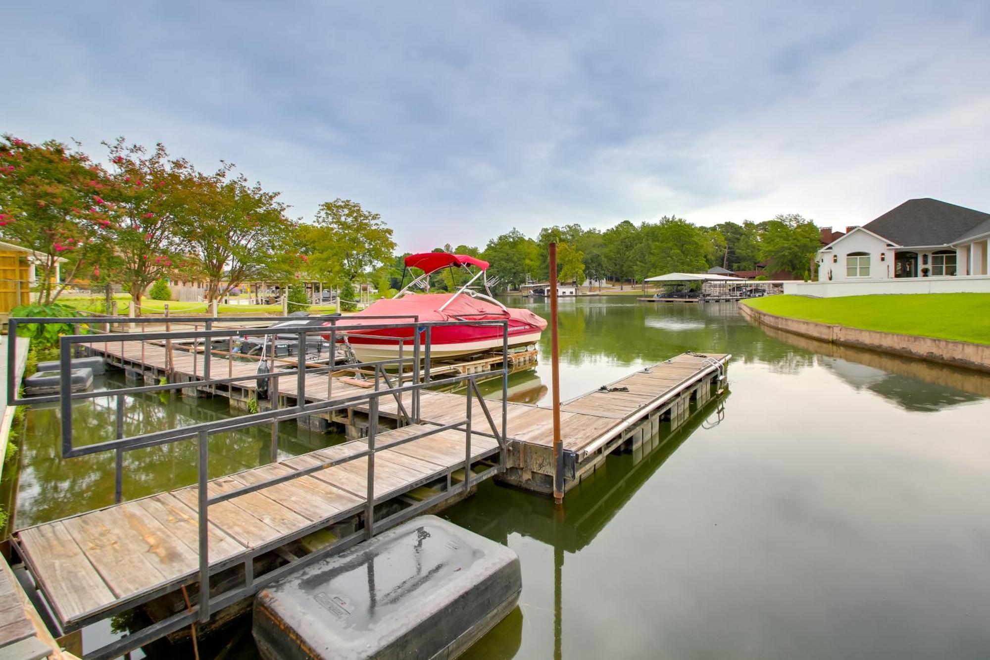Apartment Lakefront Duplex On Hamilton With Boat Slip! *