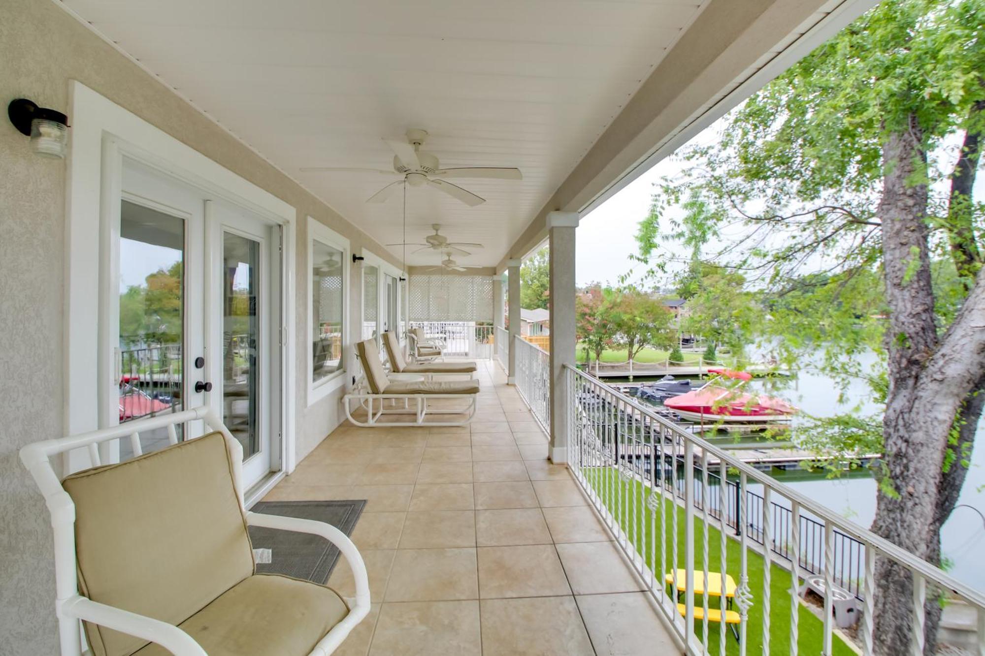 Lakefront Duplex With Shared Dock Apartment