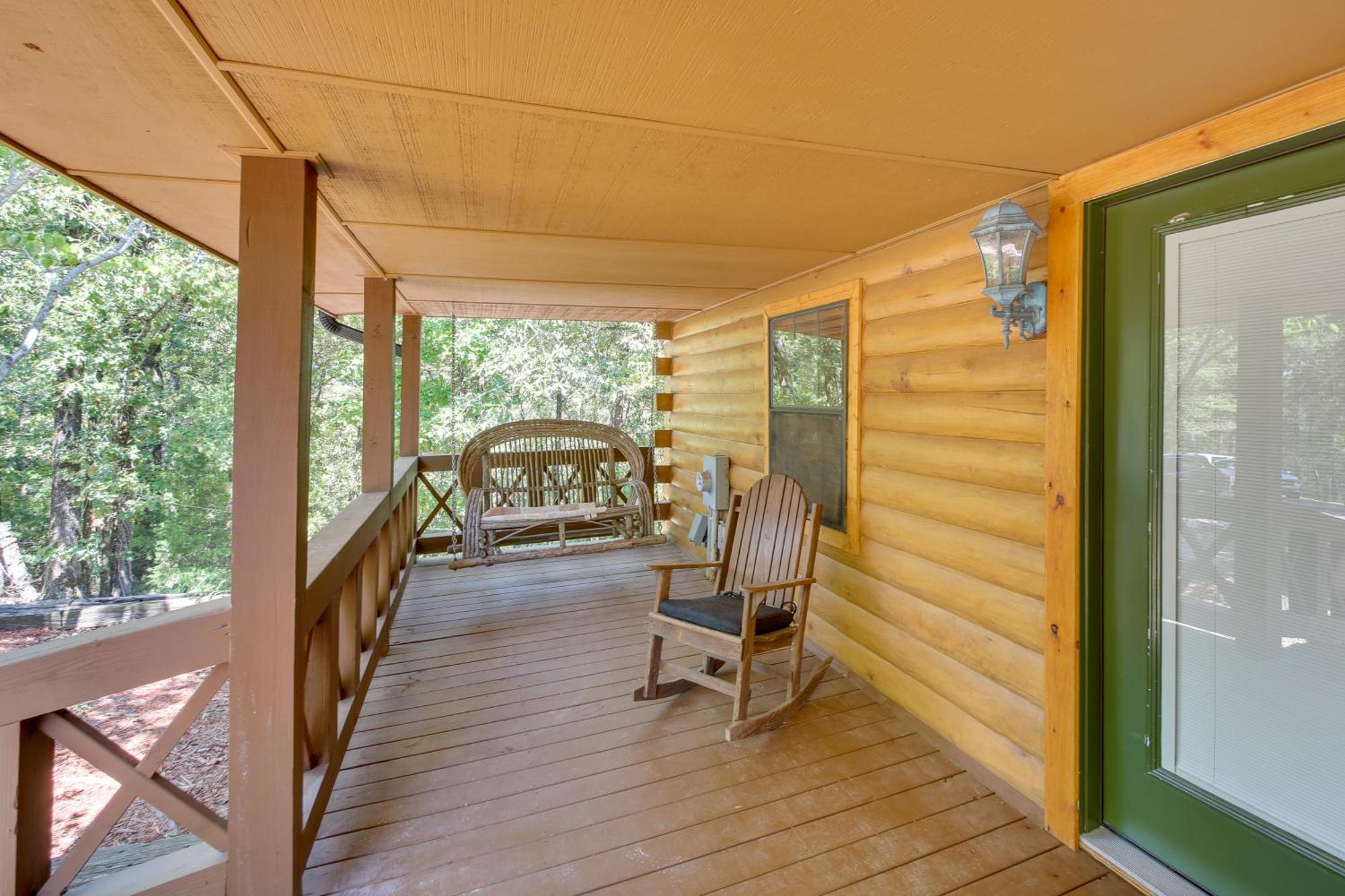 Deck With Mountain Views! Holiday home Hot Springs