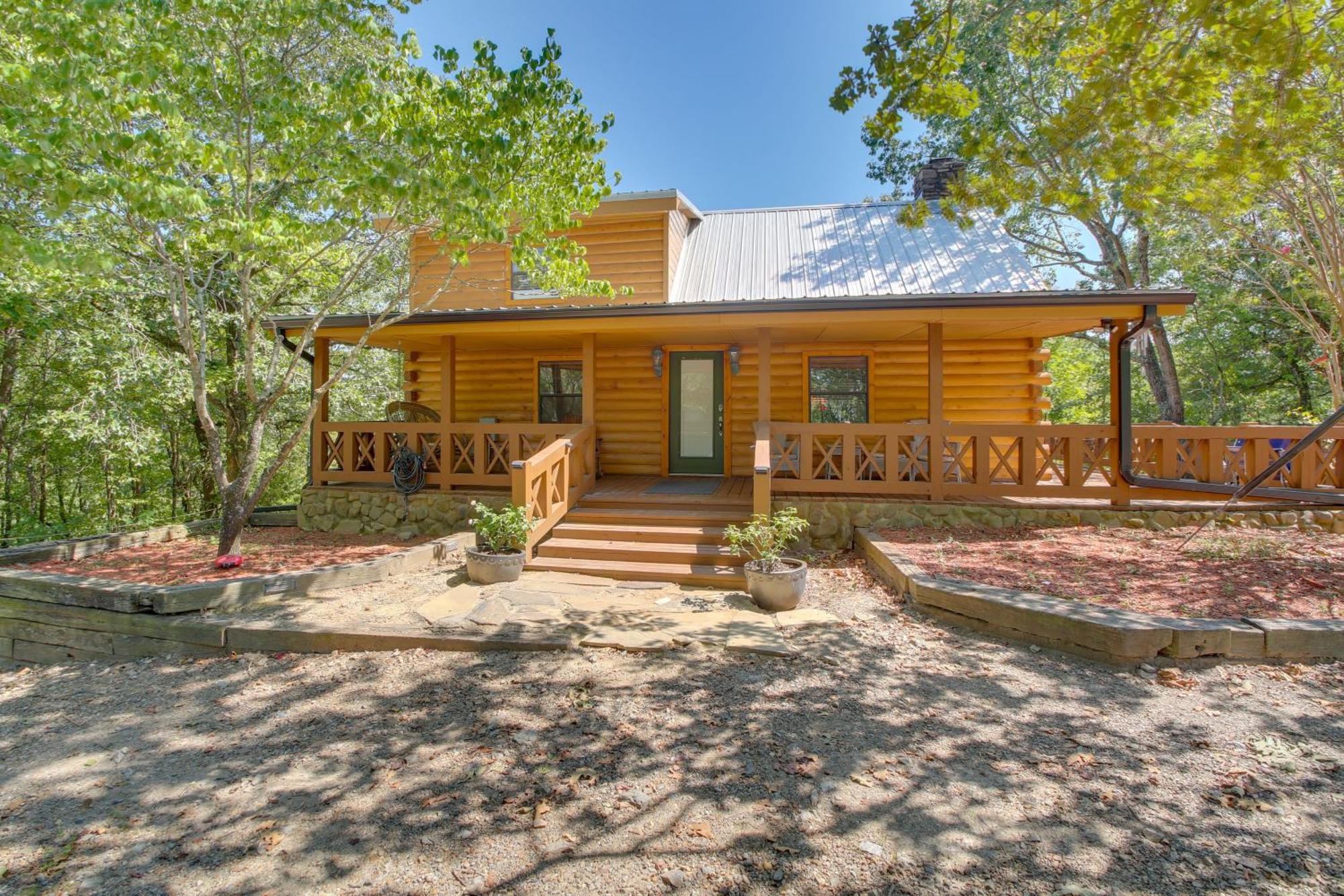 Deck With Mountain Views! Holiday home