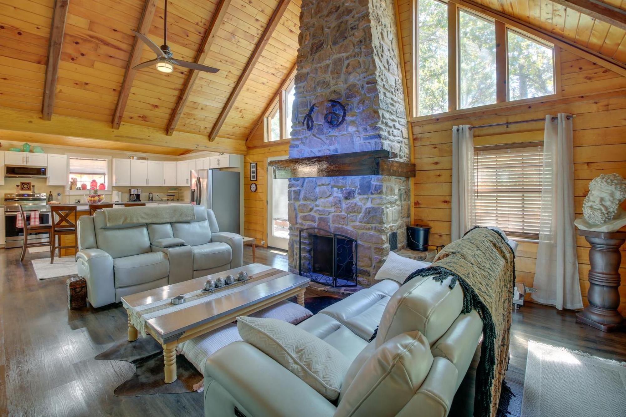 Holiday home Deck With Mountain Views!