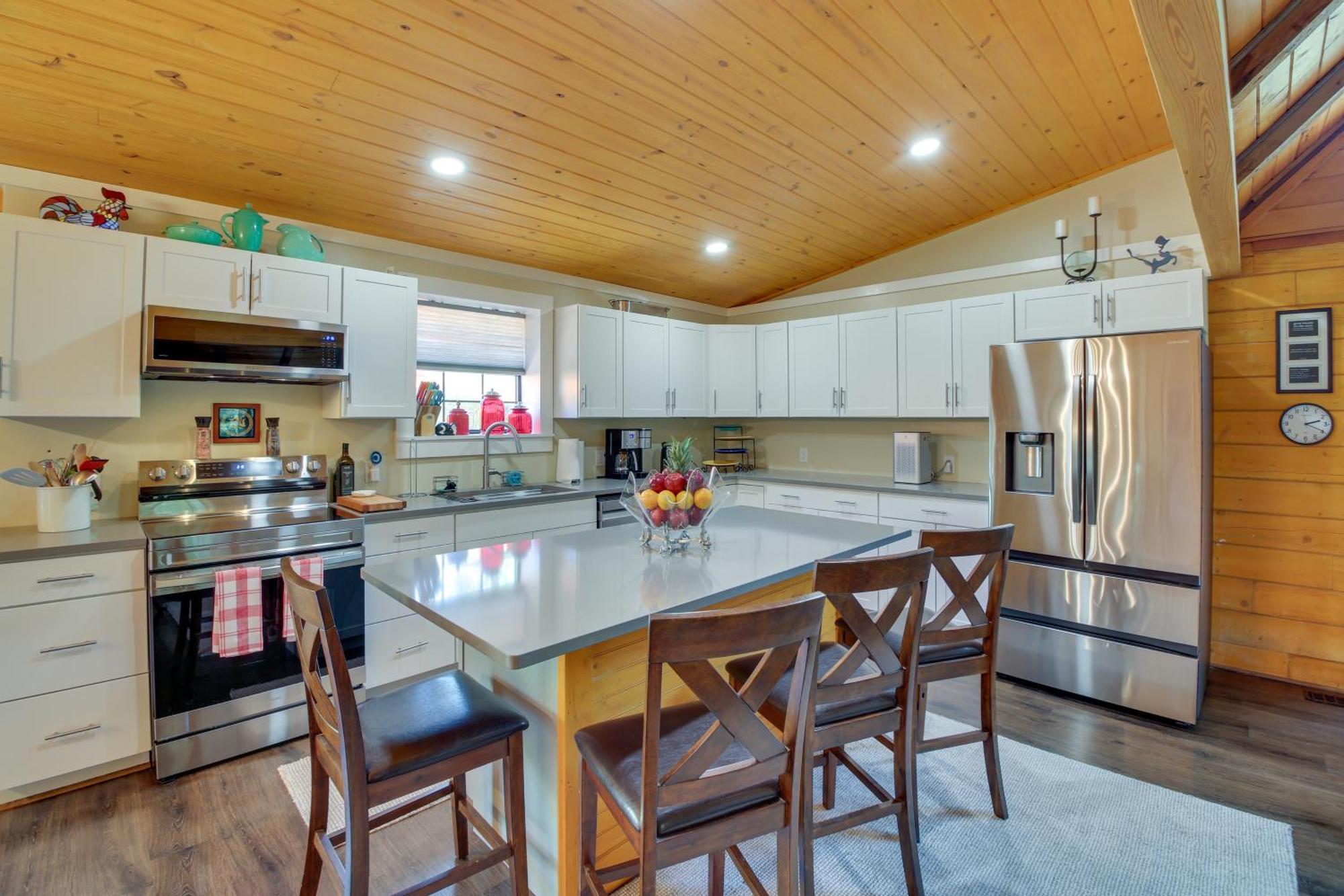 Holiday home Deck With Mountain Views! Hot Springs