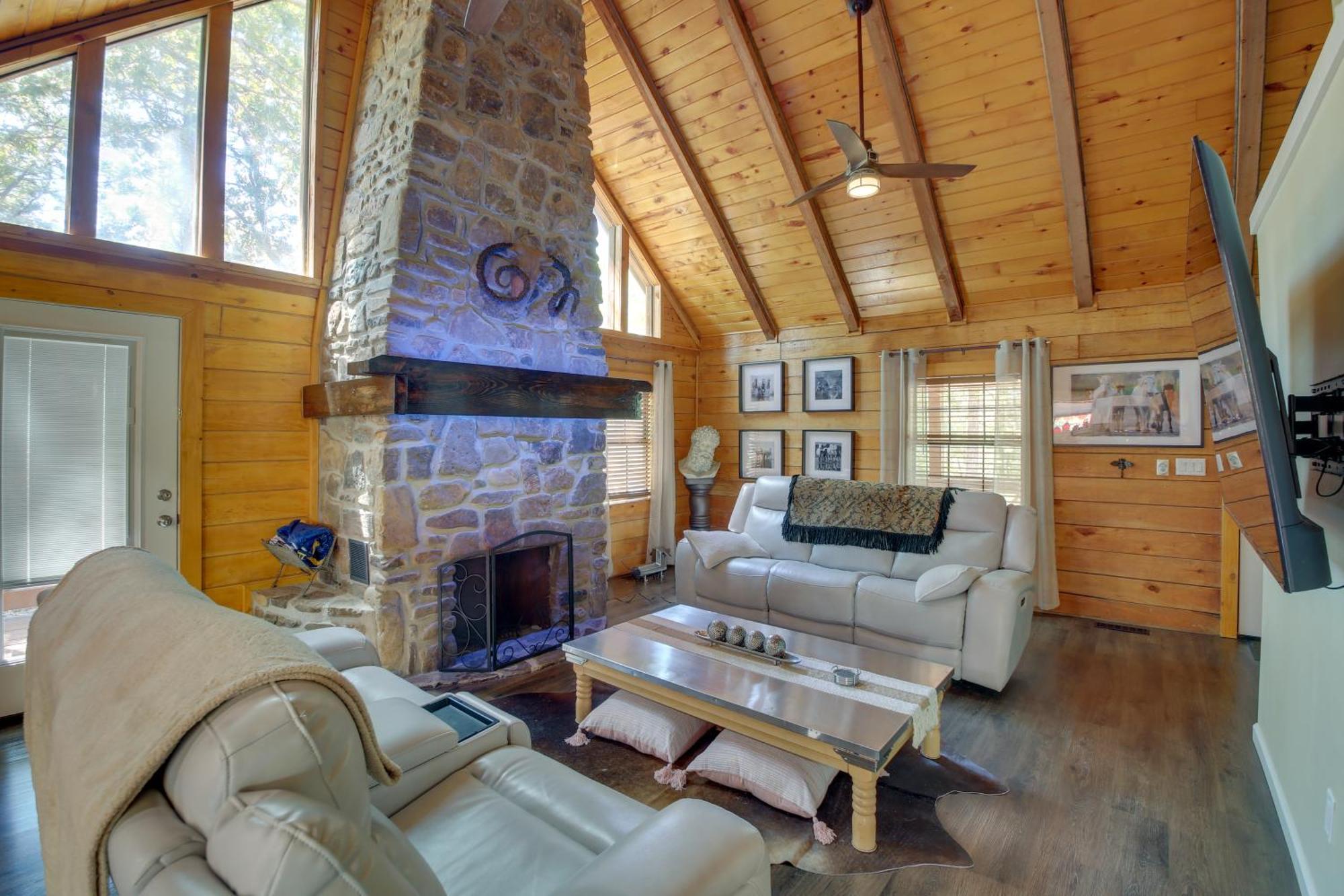 Deck With Mountain Views!