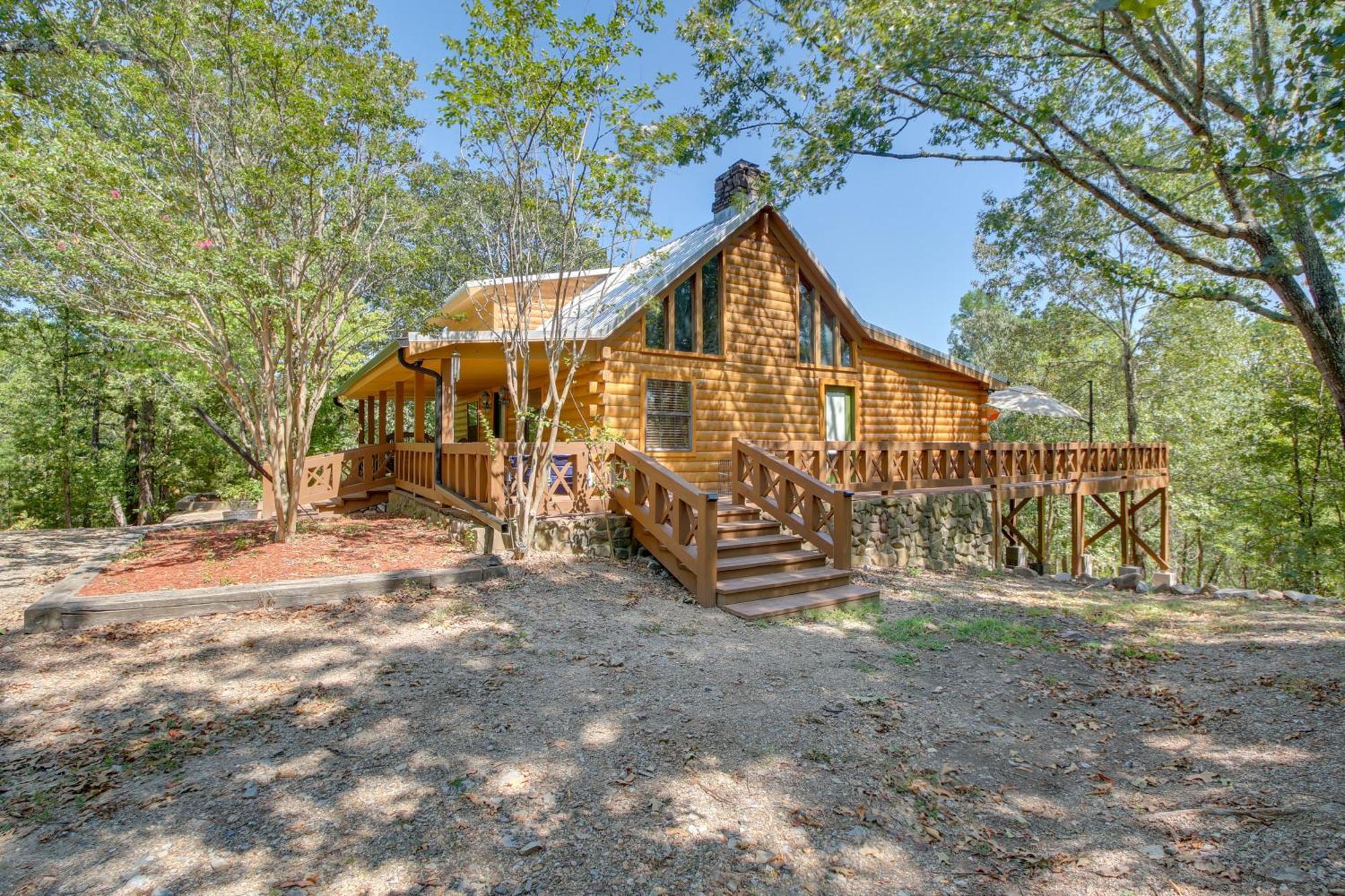 Deck With Mountain Views!