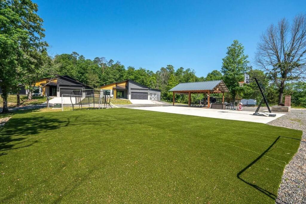 Holiday home Family Fun House - Pet Friendly! 12 Min To Oaklawn *