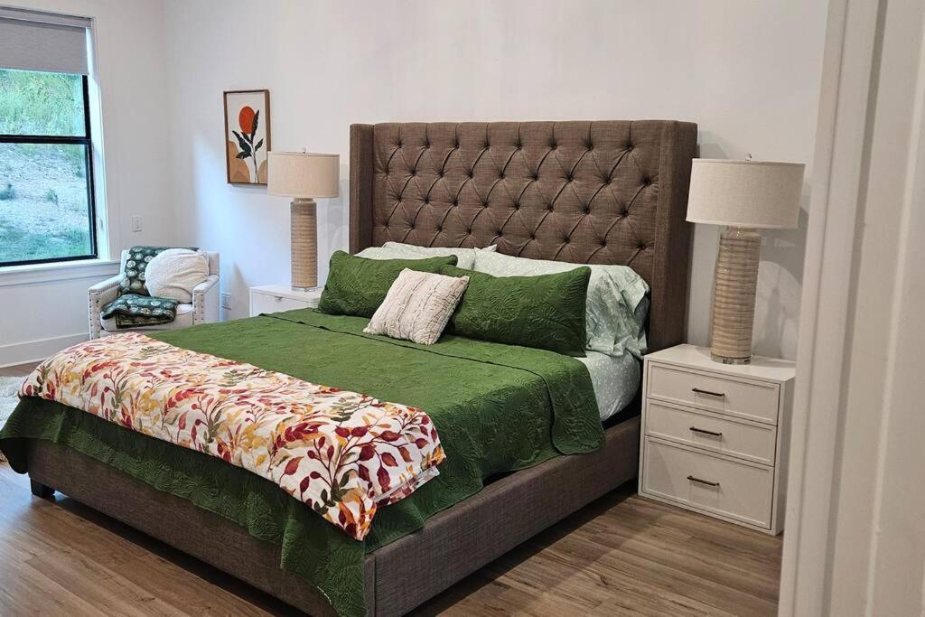 Family Fun House - Pet Friendly! 12 Min To Oaklawn Holiday home