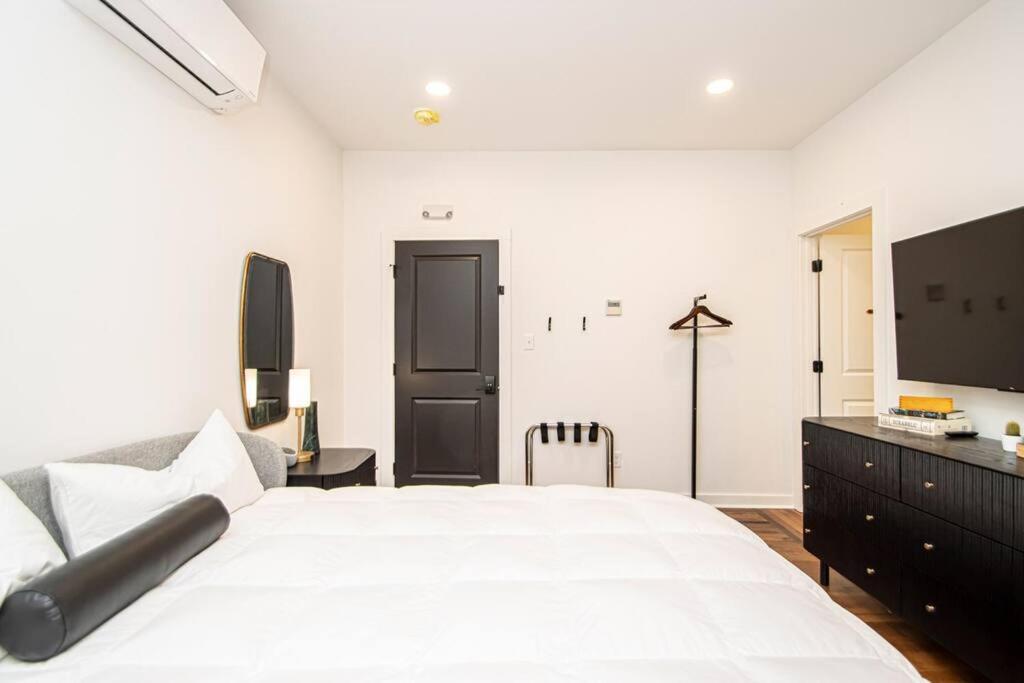 Heart Of Downtown, Walk To Bathhouses, Restaurants # 202 Apartment *