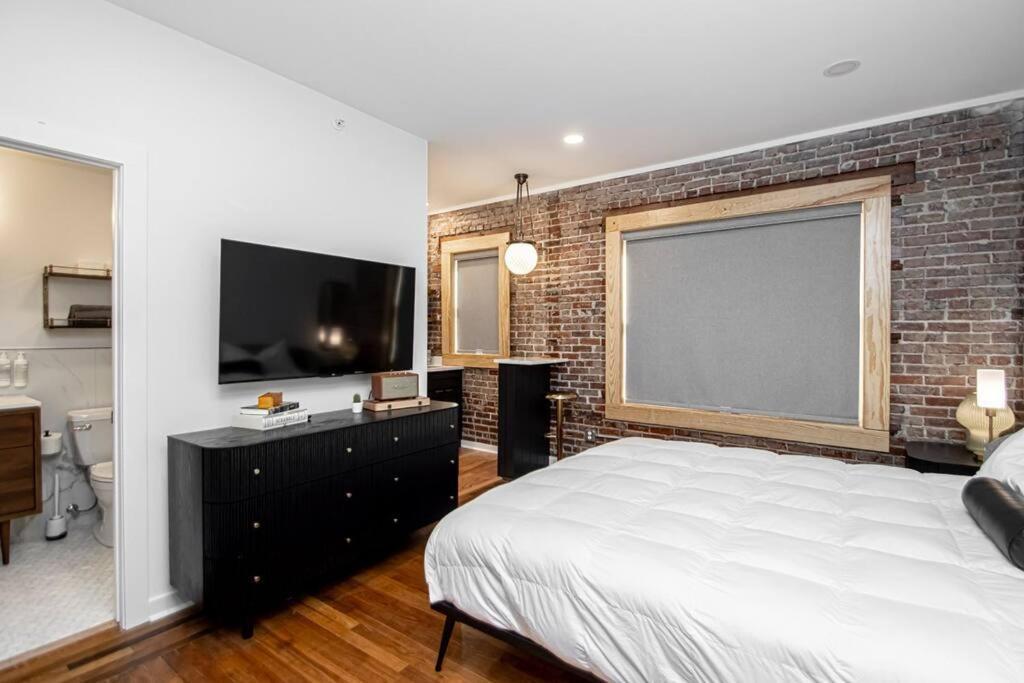 Heart Of Downtown, Walk To Bathhouses, Restaurants # 202 Apartment *