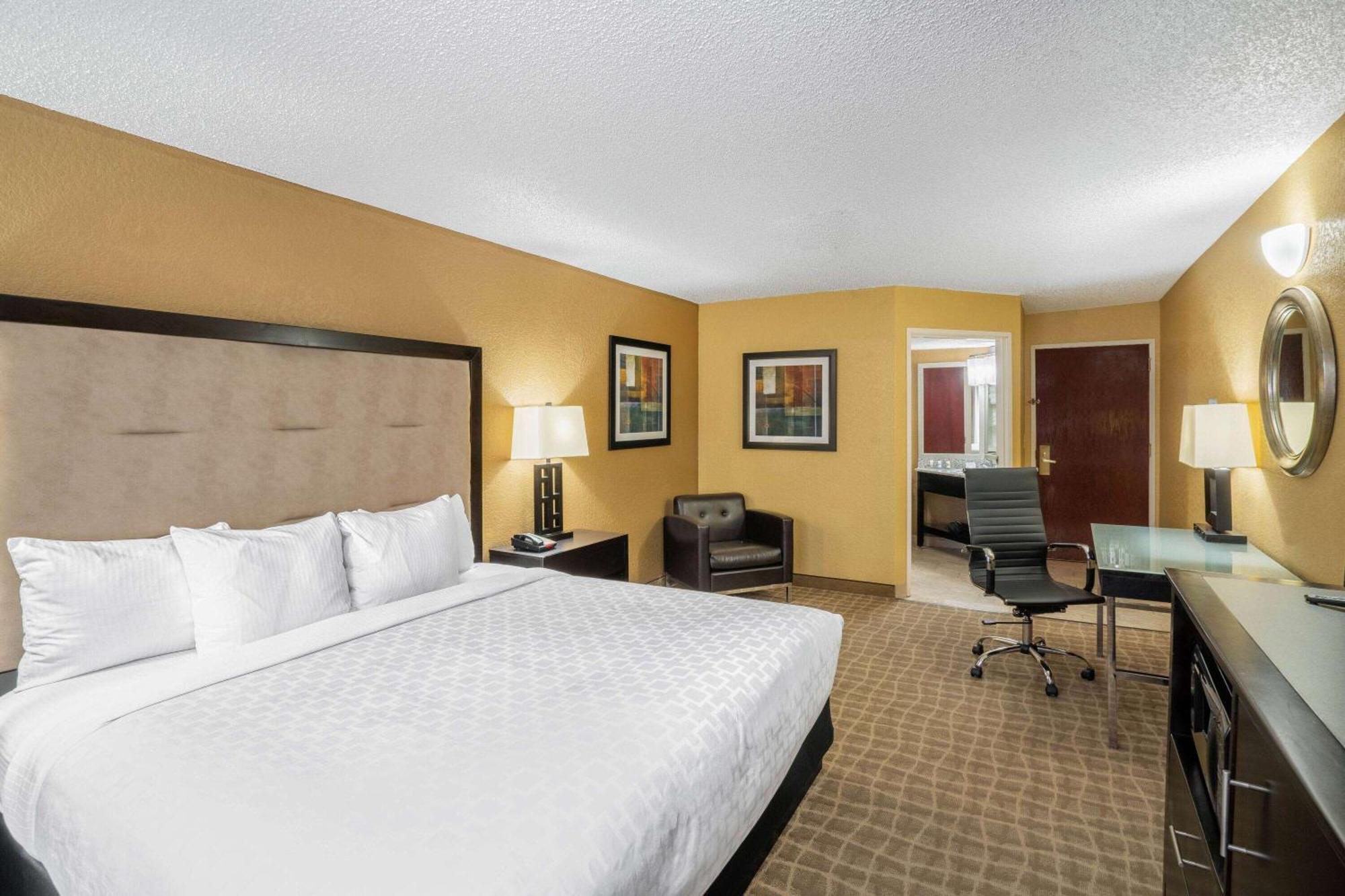 Hotel La Quinta By Wyndham 3*