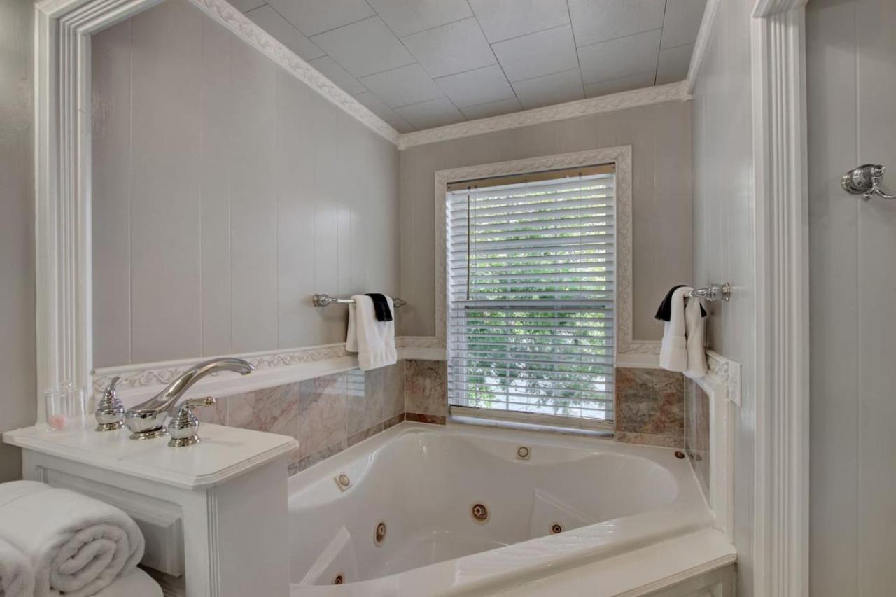 Haven Estate With Hot Tub And Game Holiday home Hot Springs