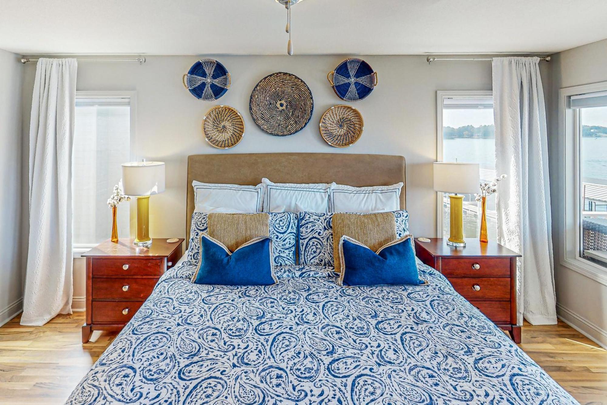 Lakeview Luxury *