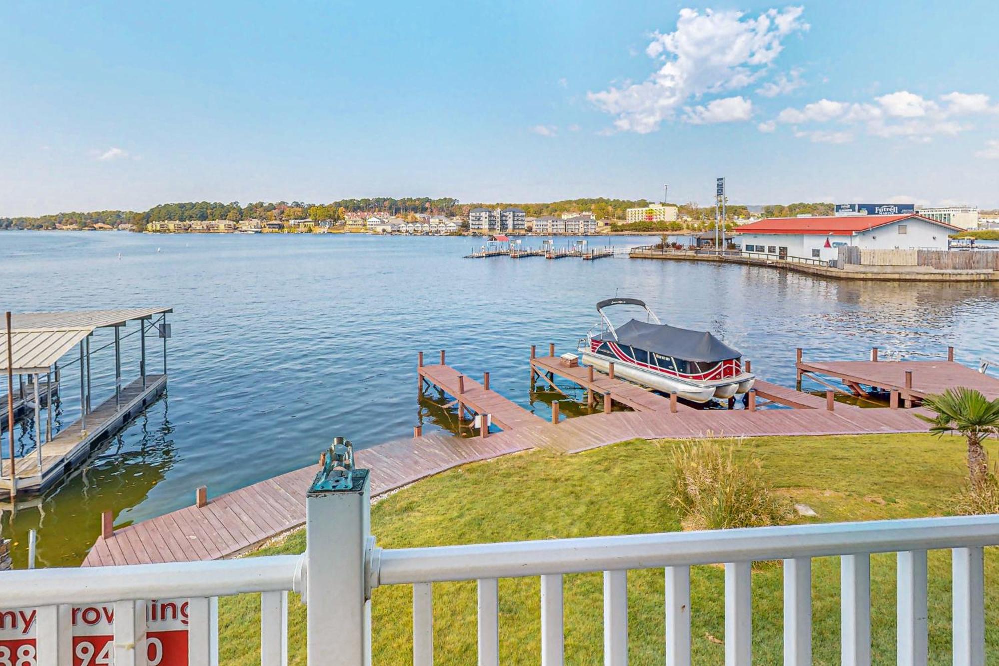 Lakeview Luxury *