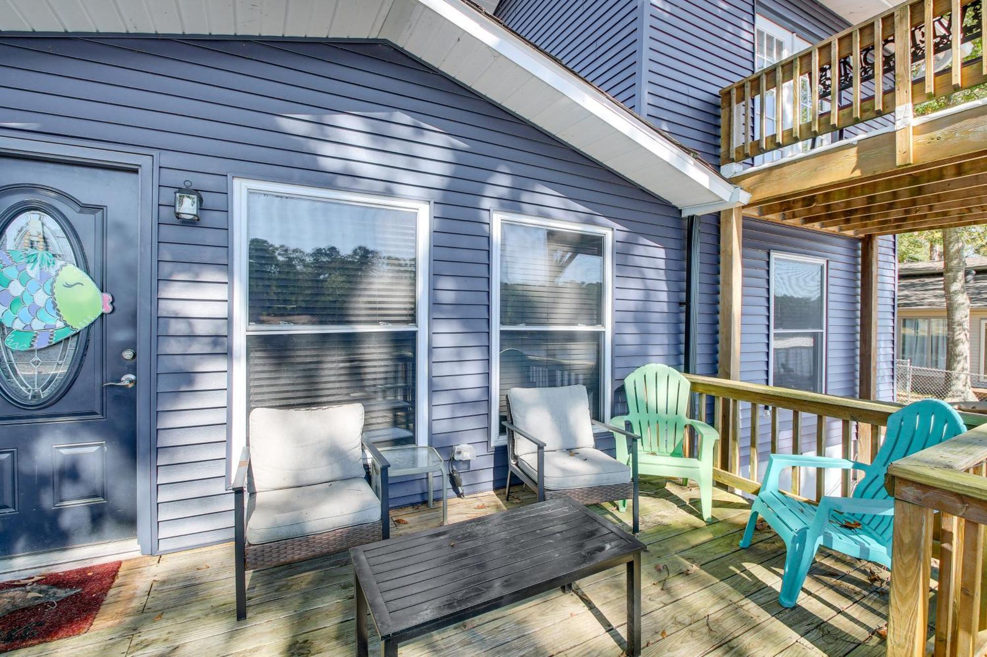 Holiday home Lakefront With Swim Dock! *