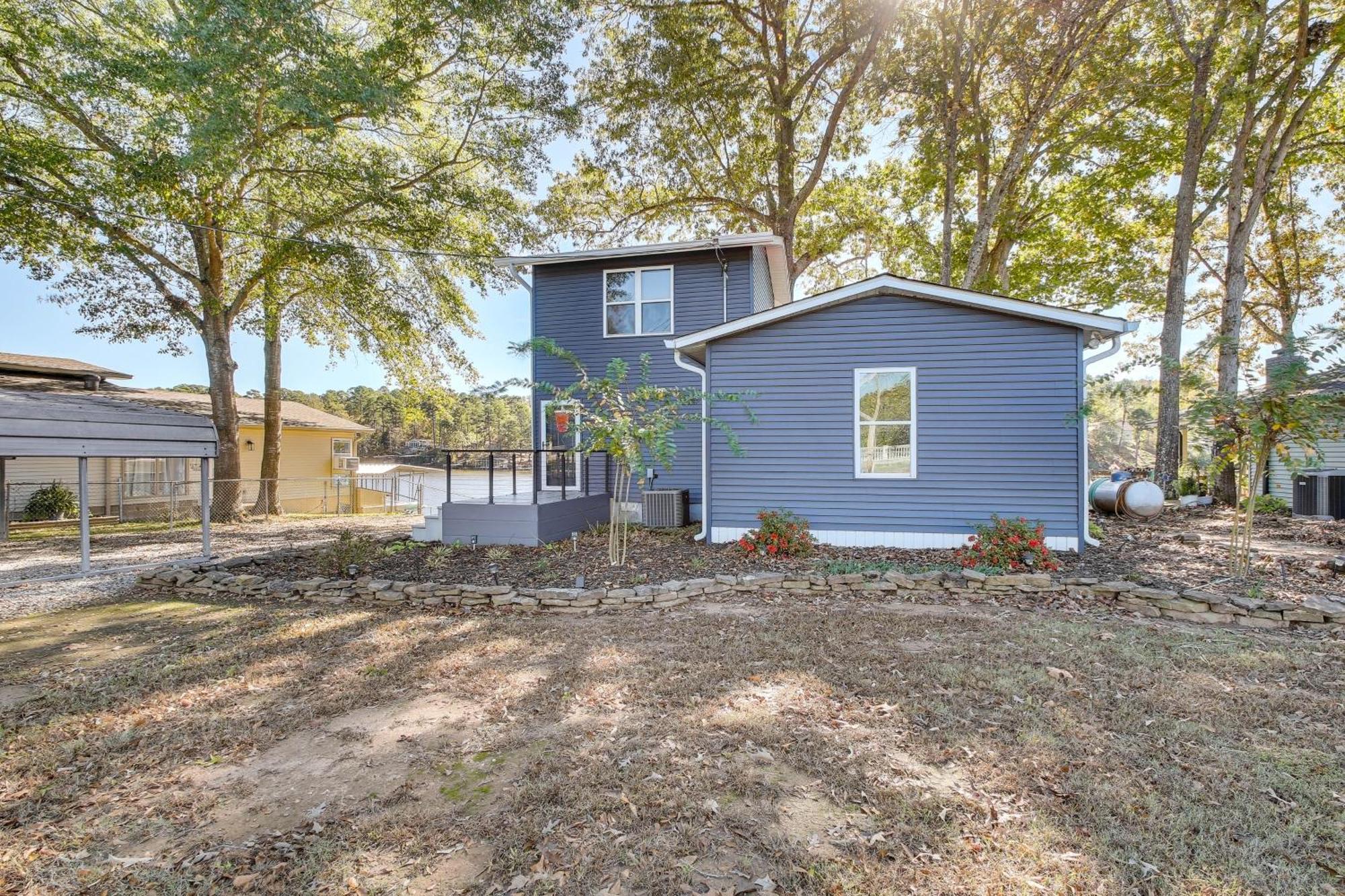 Holiday home Lakefront With Swim Dock!