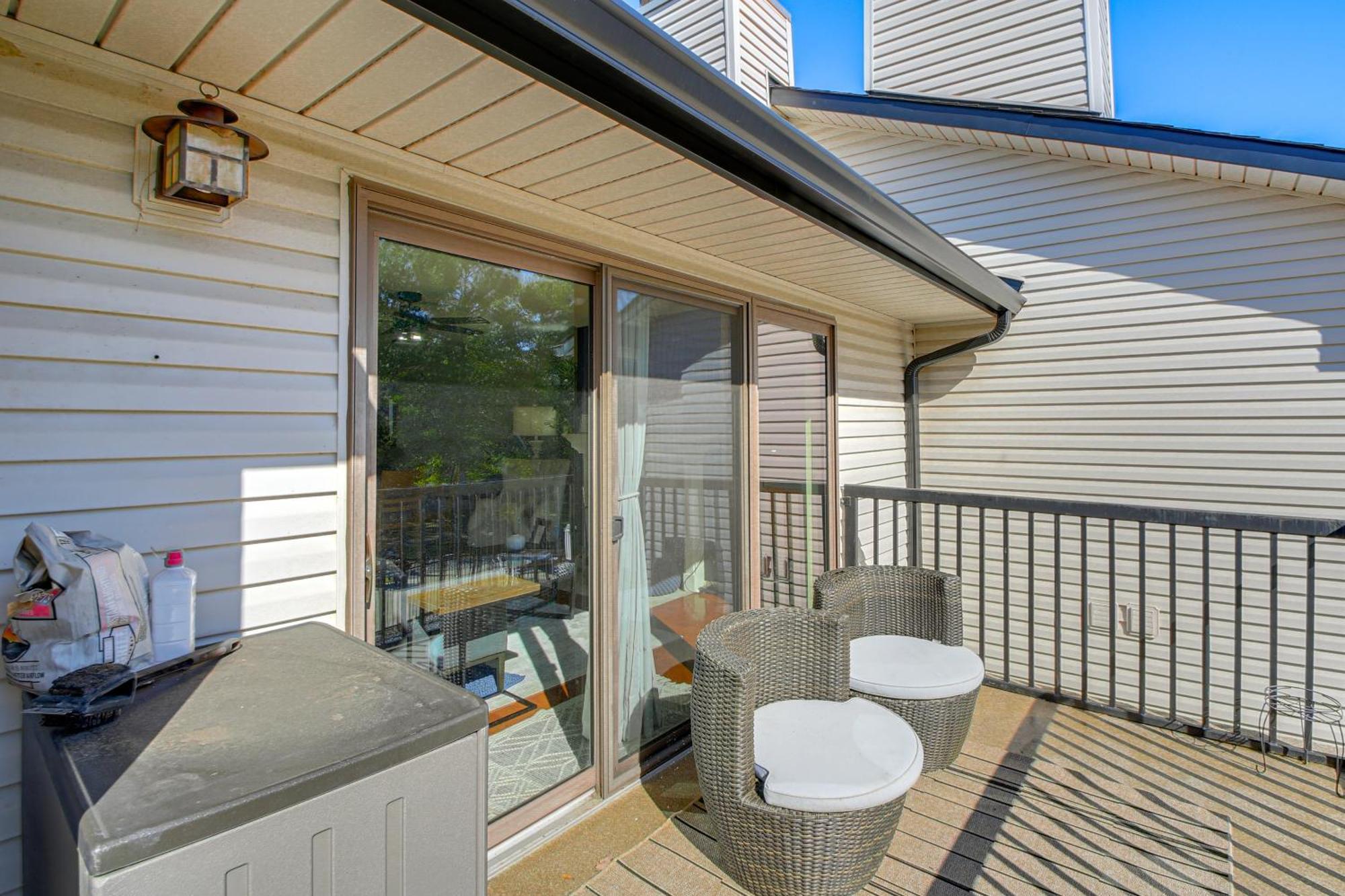 Apartment On Hamilton With Boat Slip! *