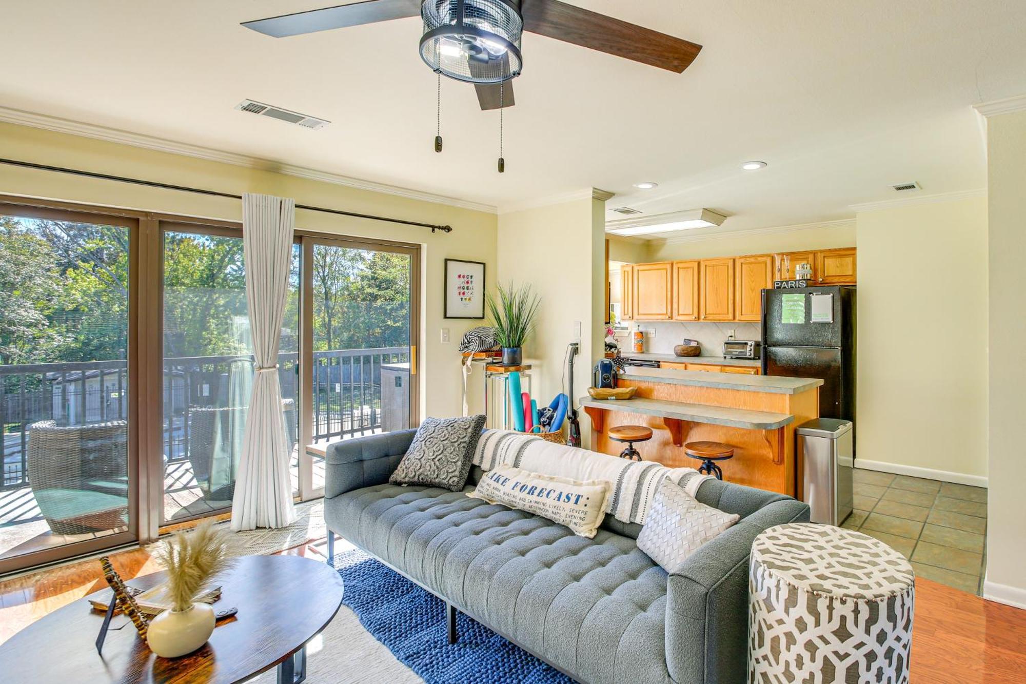 Apartment On Hamilton With Boat Slip!