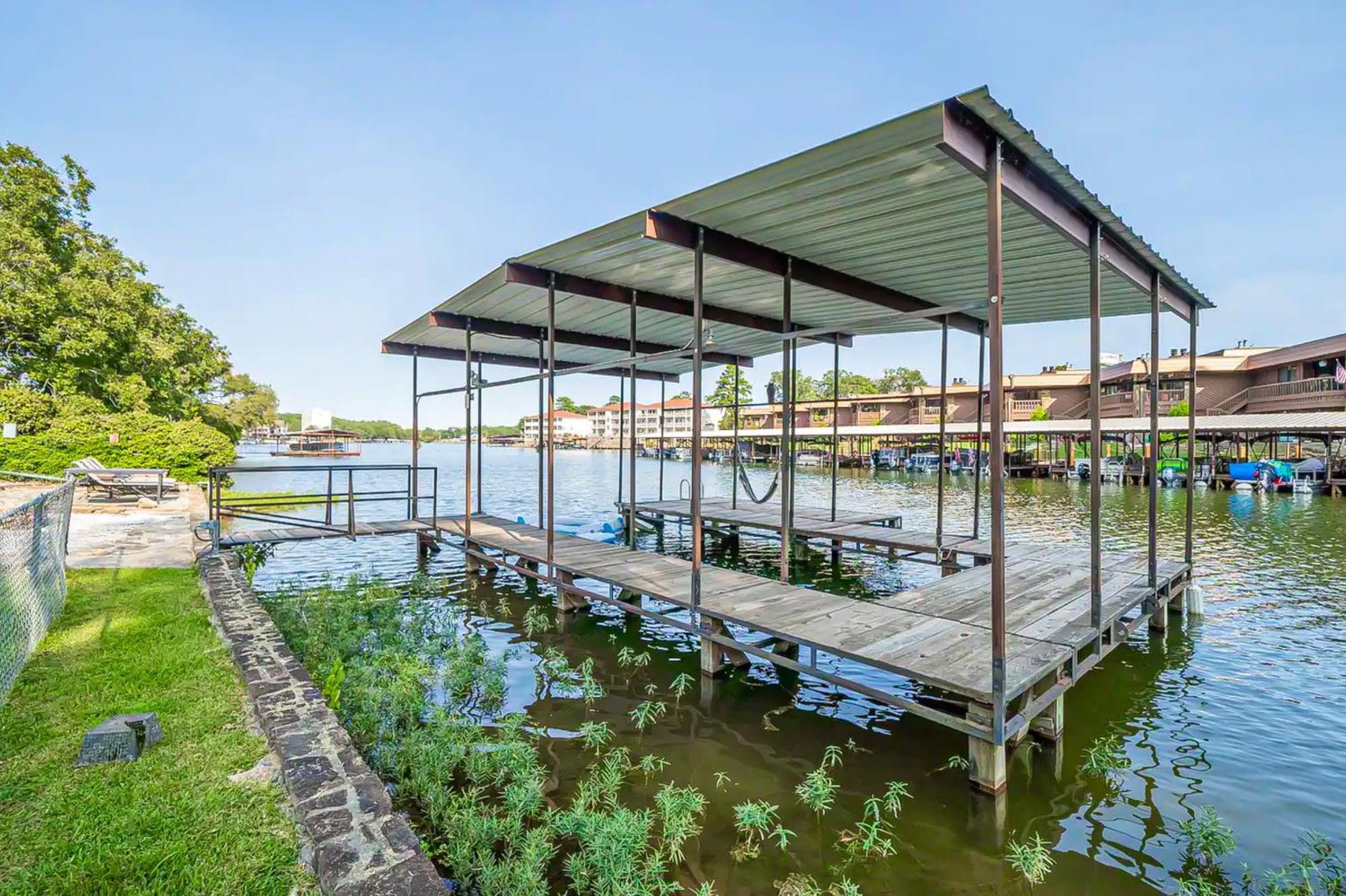 Waterside Retreat On Hamilton Holiday home