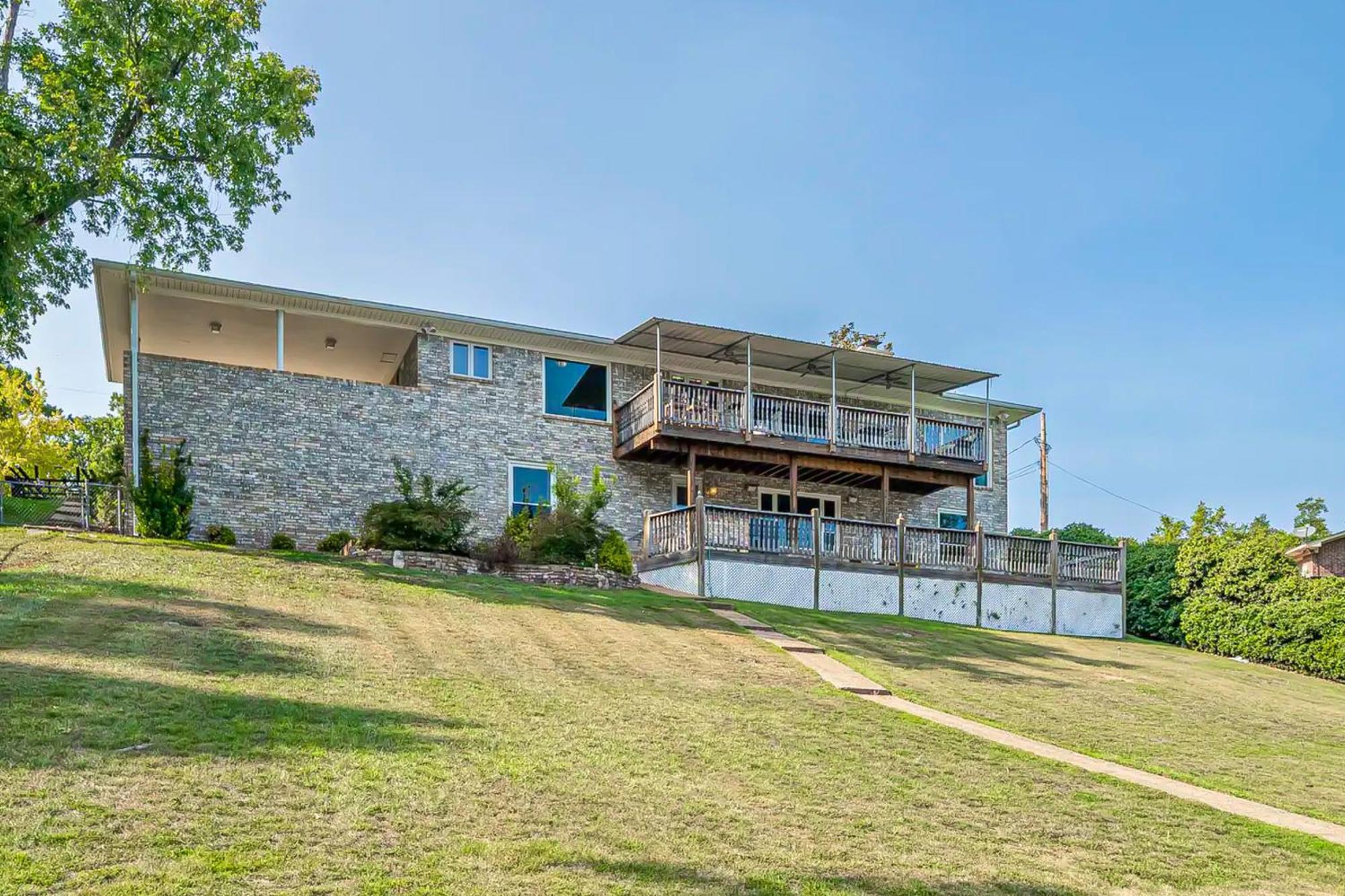 Waterside Retreat On Hamilton Holiday home *