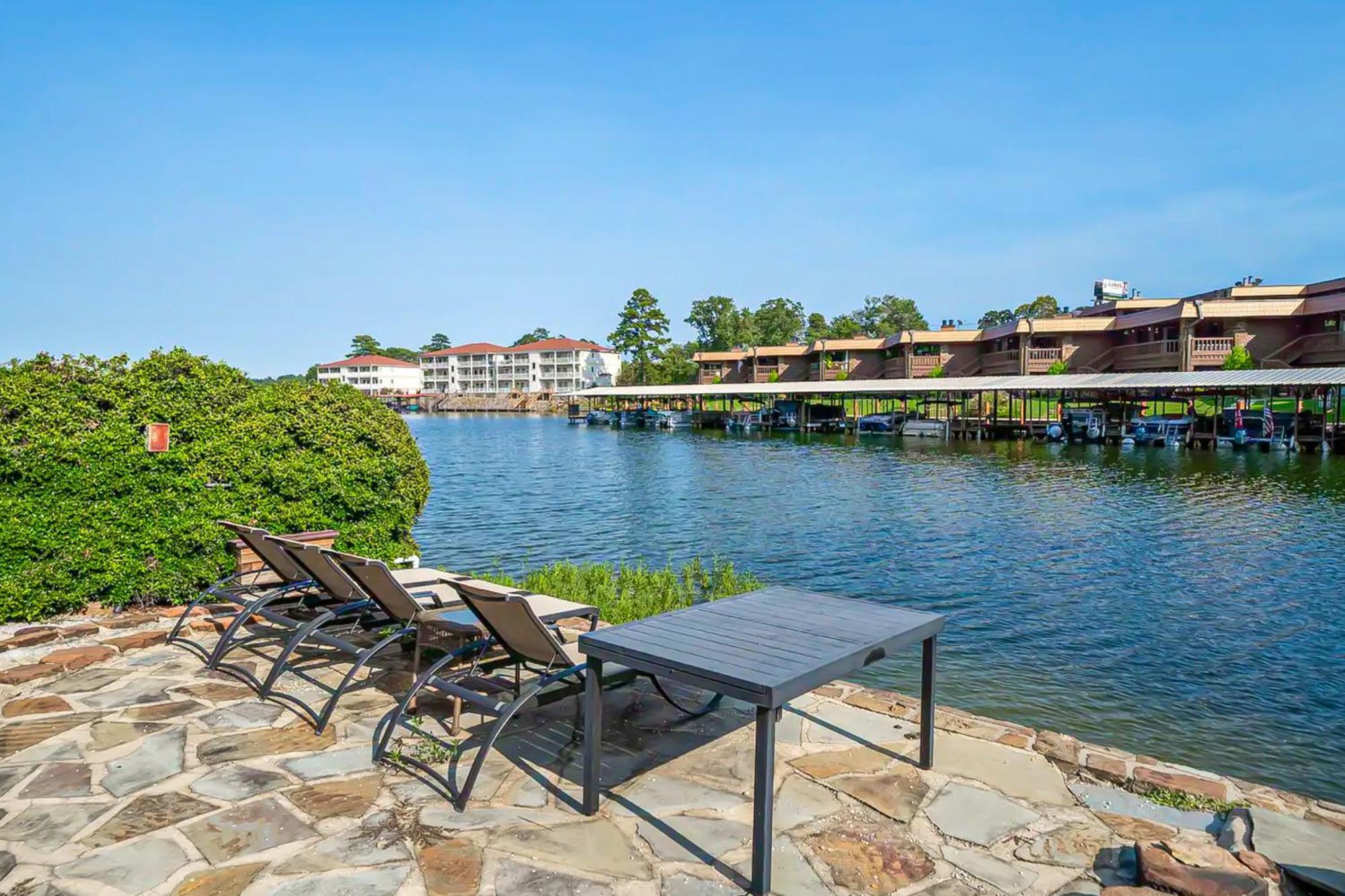Waterside Retreat On Hamilton *