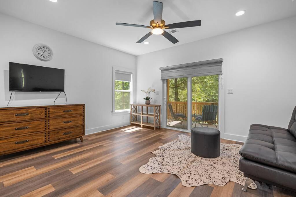 Modern Oaklawn In 10 Min Private Patio Holiday home