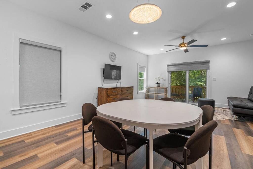 Modern Oaklawn In 10 Min Private Patio Holiday home Hot Springs