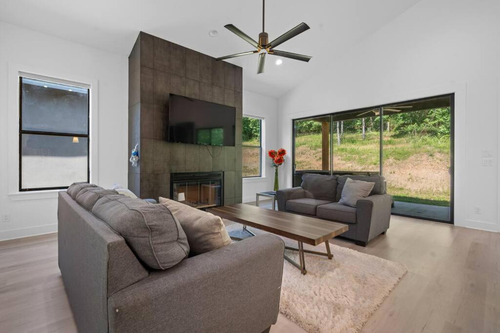 Modern Retreat 10 Min-oaklawn Bbq Grill Pavillion Kids Playground * Hot Springs