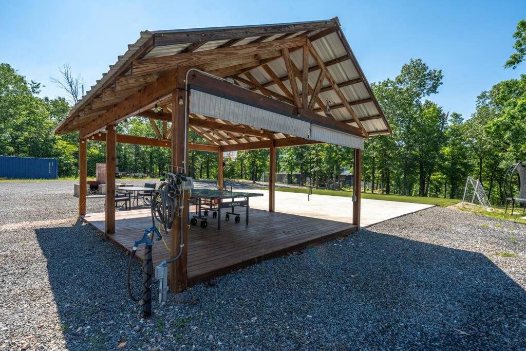 Modern Retreat 10 Min-oaklawn Bbq Grill Pavillion Kids Playground Hot Springs