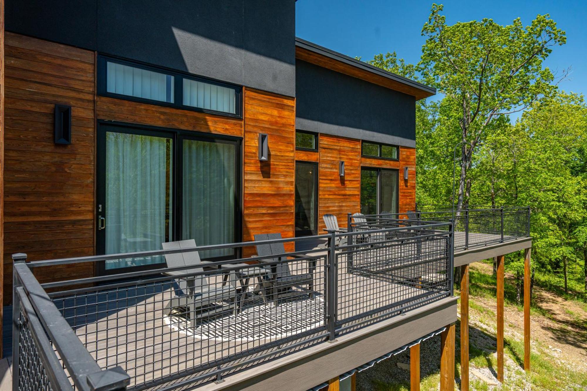 Luxurious Retreat! Private Creek View, Hot-tub, Pool Holiday home *