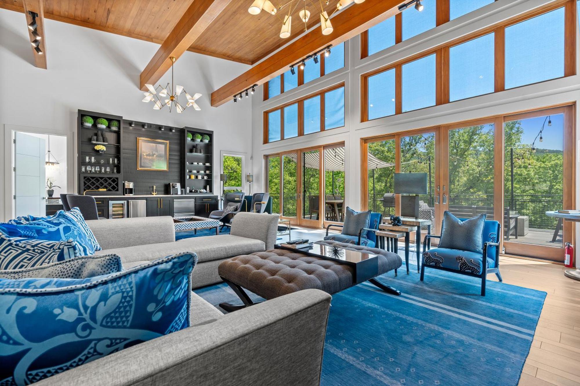 Luxurious Retreat! Private Creek View, Hot-tub, Pool Holiday home Hot Springs