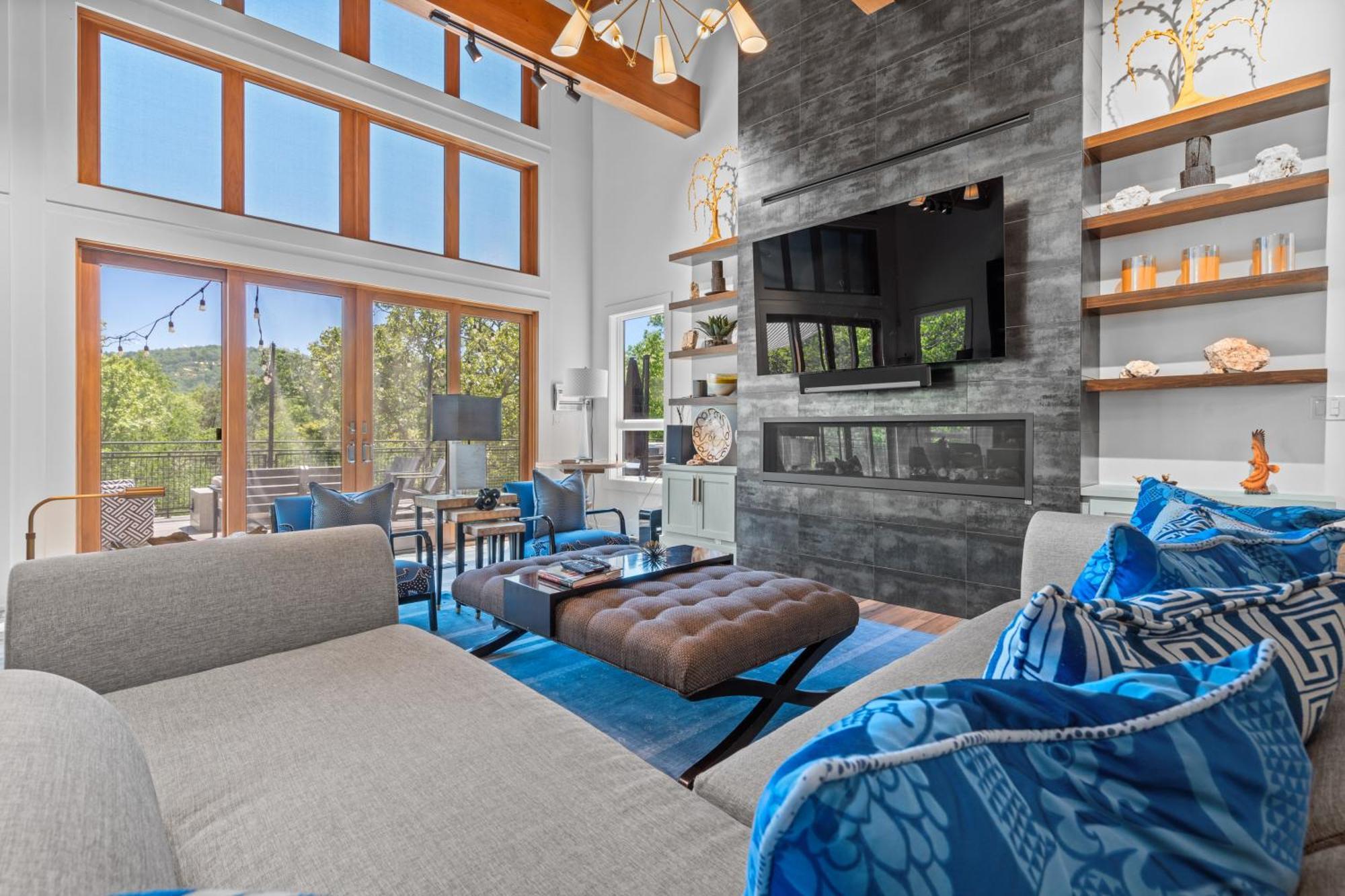 Holiday home Luxurious Retreat! Private Creek View, Hot-tub, Pool *