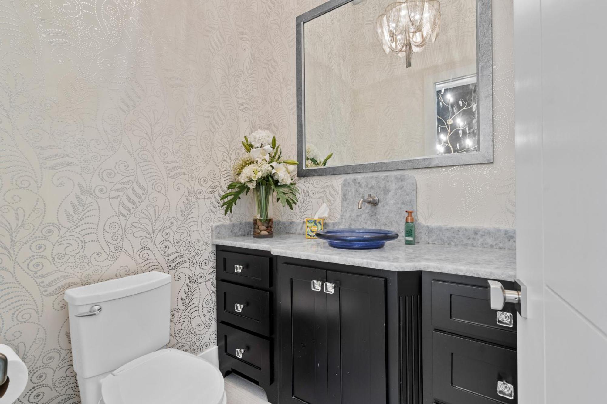 Luxurious Retreat! Private Creek View, Hot-tub, Pool * Hot Springs