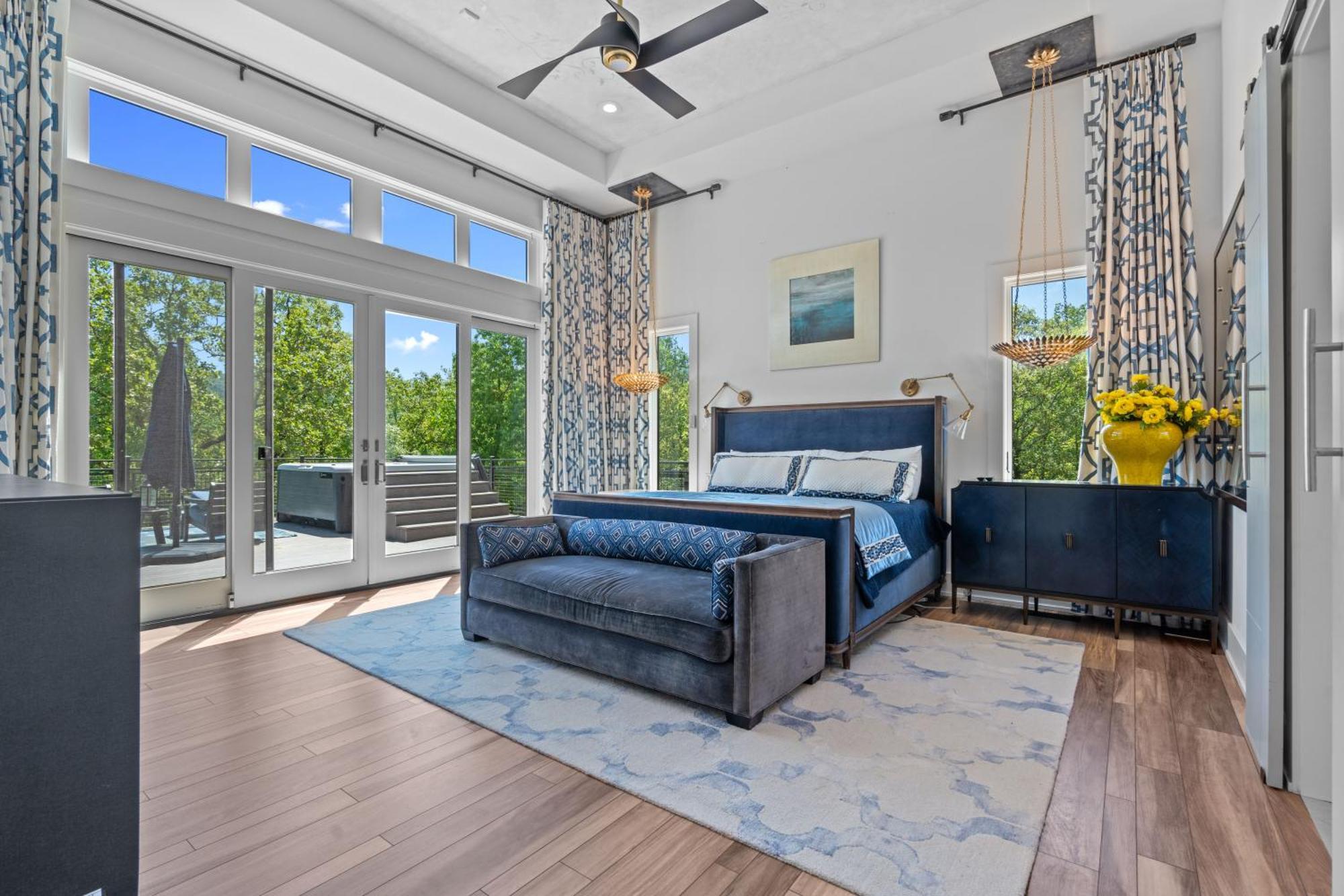 Luxurious Retreat! Private Creek View, Hot-tub, Pool